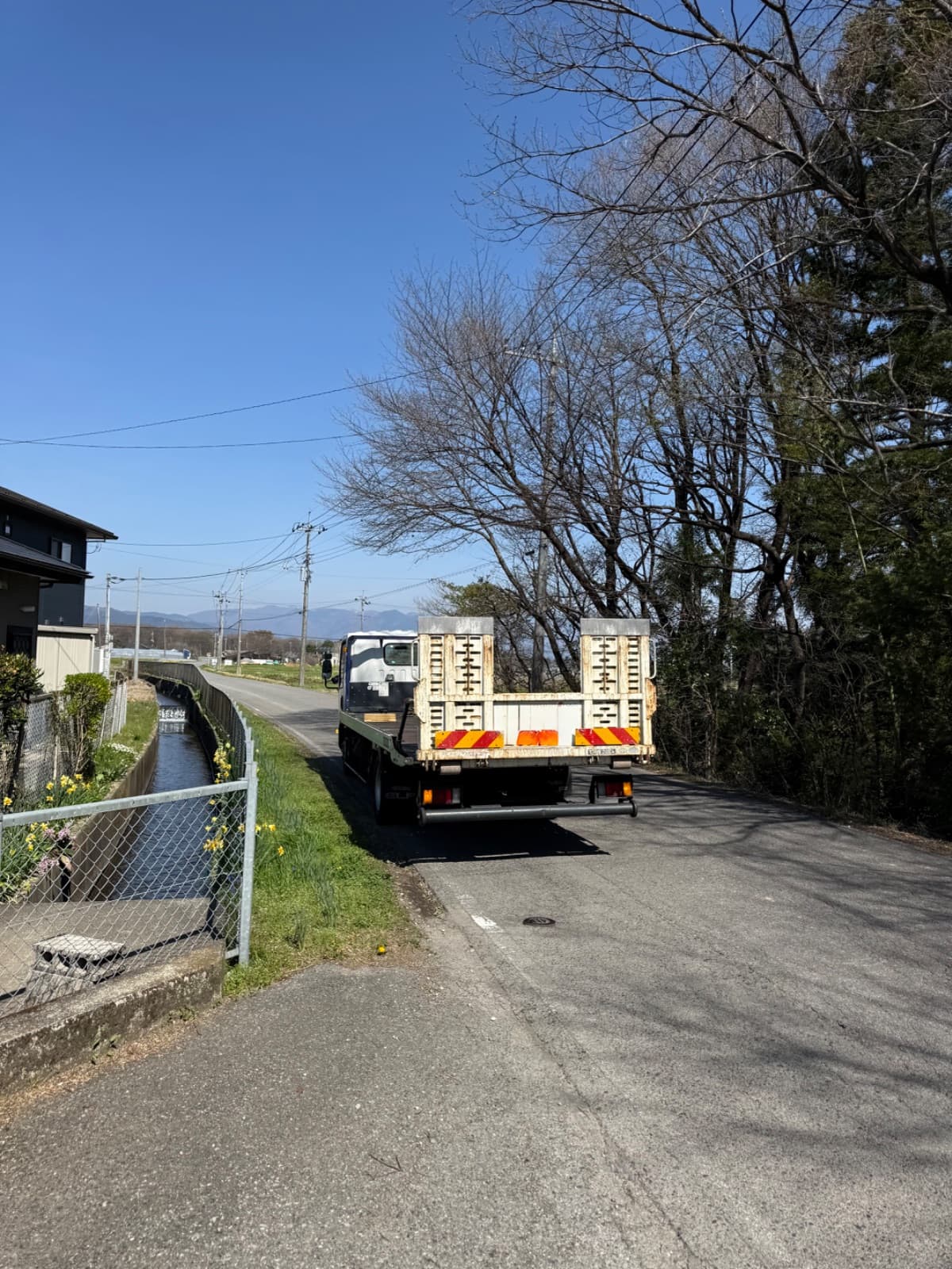 栃木県大田原市での日産 エクストレイルのレッカー搬送救援の様子