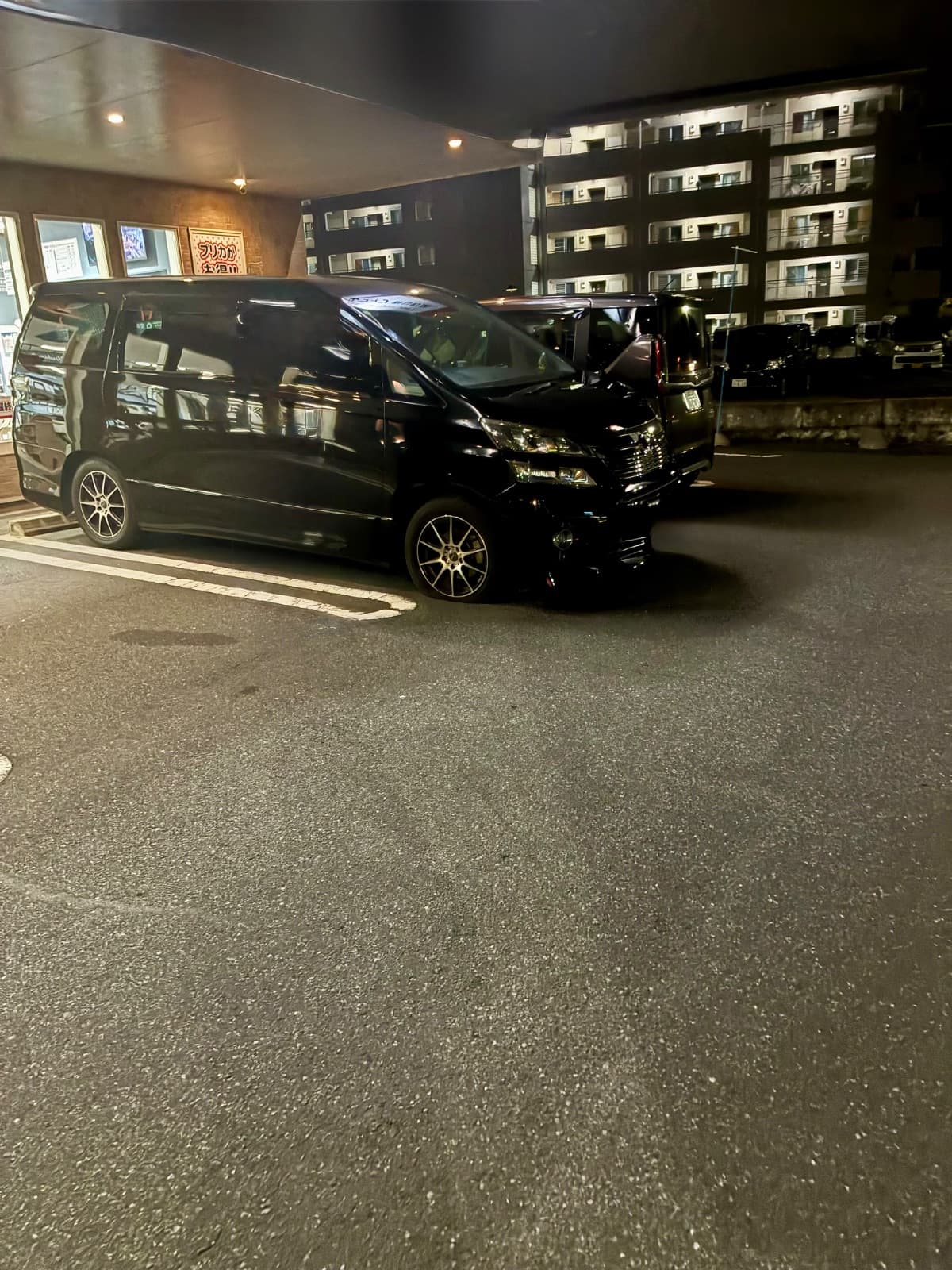 栃木県宇都宮市でのトヨタ アルファードのパンク・タイヤトラブル救援の様子