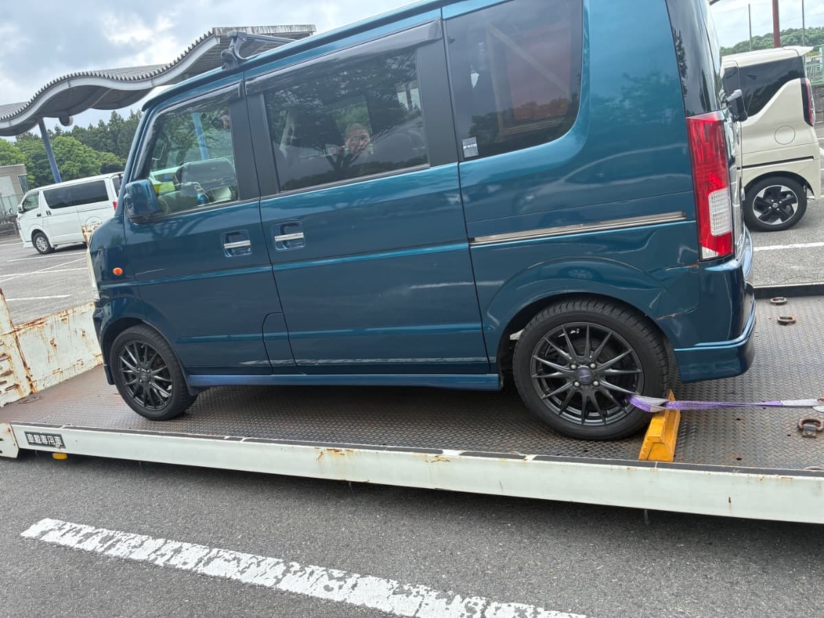 栃木県那須烏山市でのマツダ スクラムのレッカー搬送救援の様子