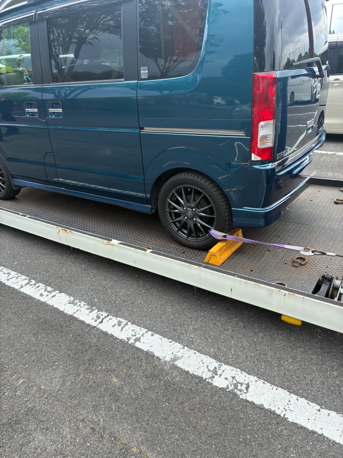 栃木県那須烏山市でのマツダ スクラムのレッカー搬送救援の様子