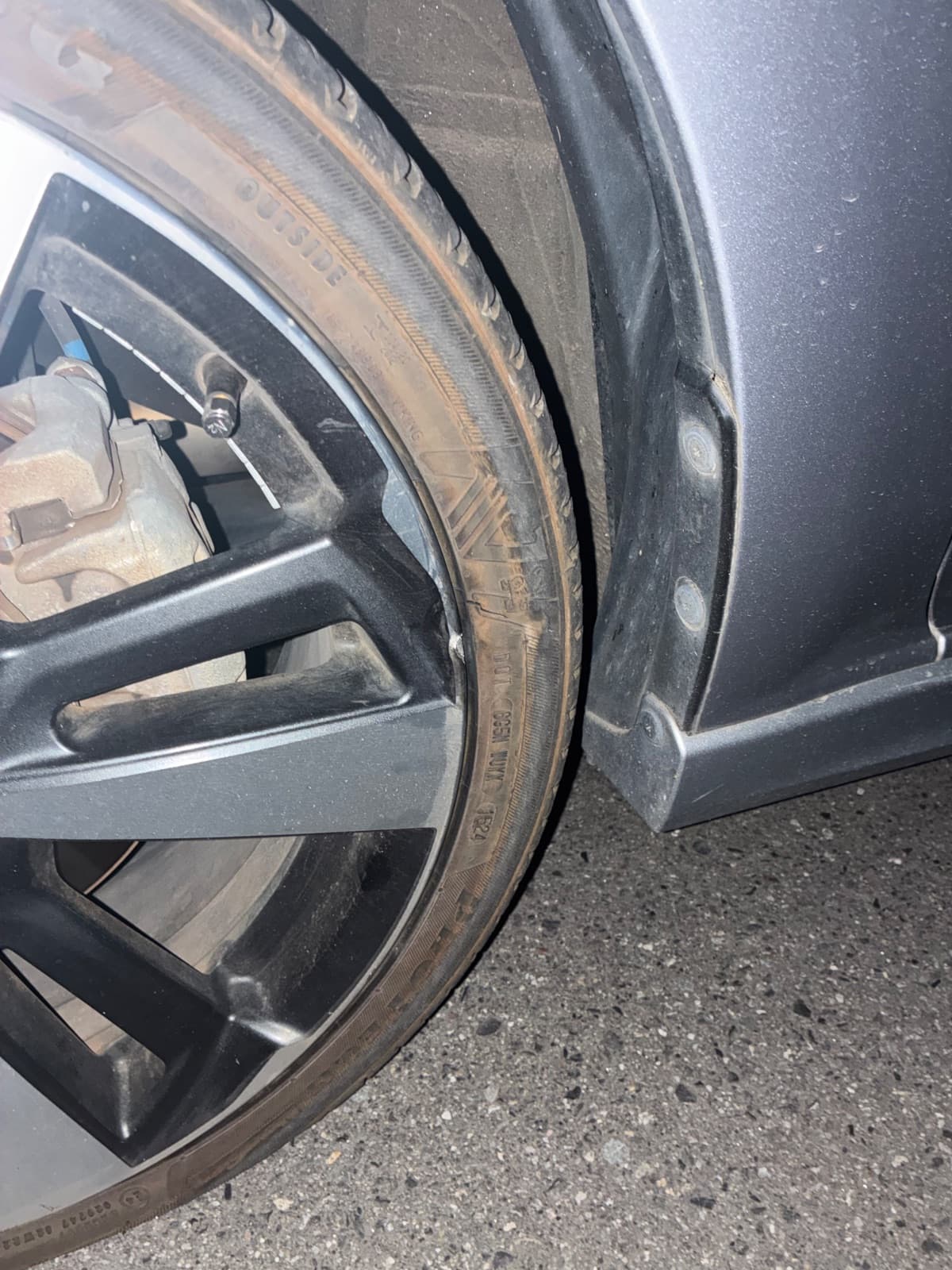 群馬県高崎市でのスバル インプレッサのパンク・タイヤトラブル救援の様子