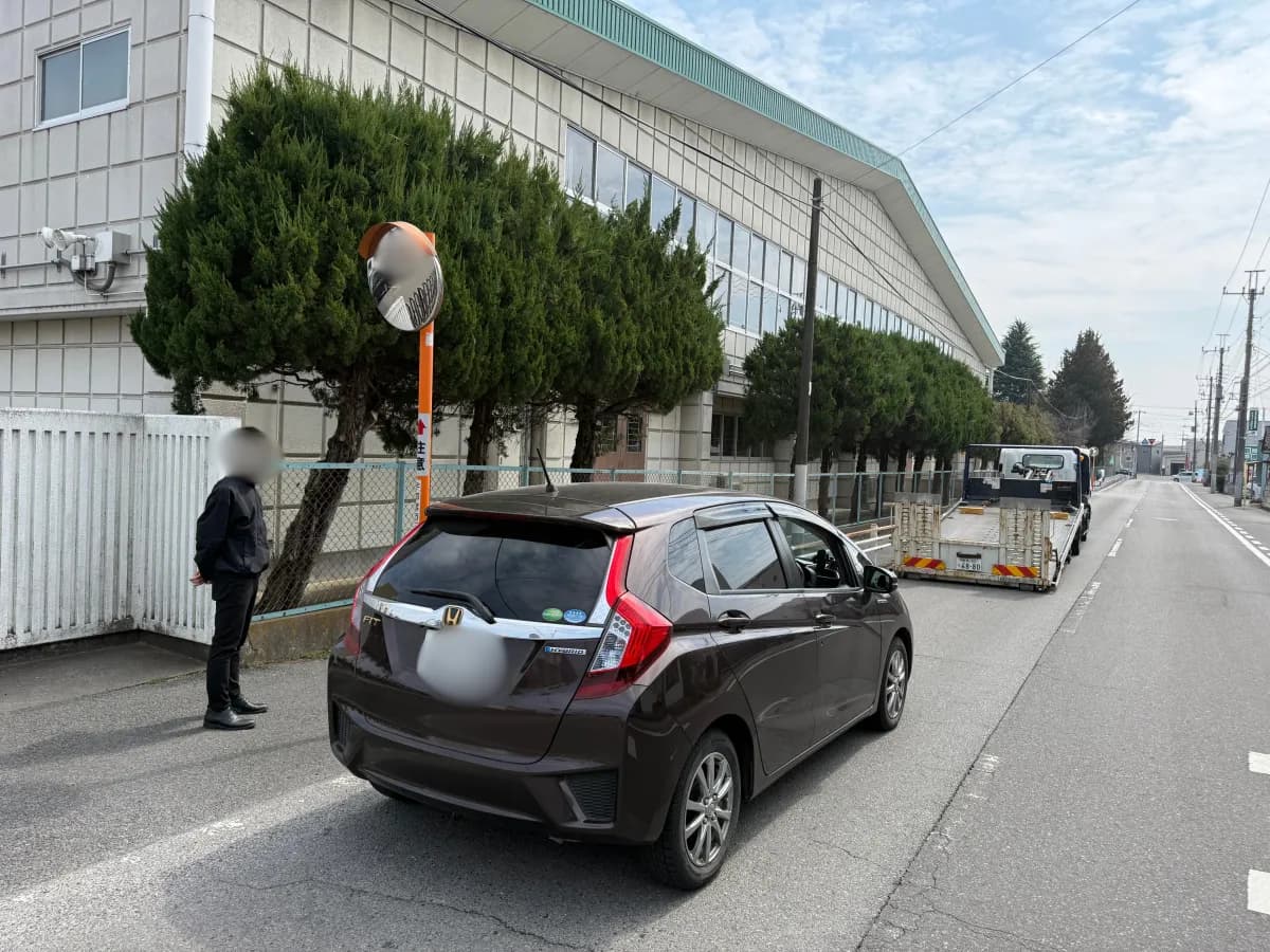 栃木県宇都宮市でのホンダ FITのバッテリー上がり救援の様子