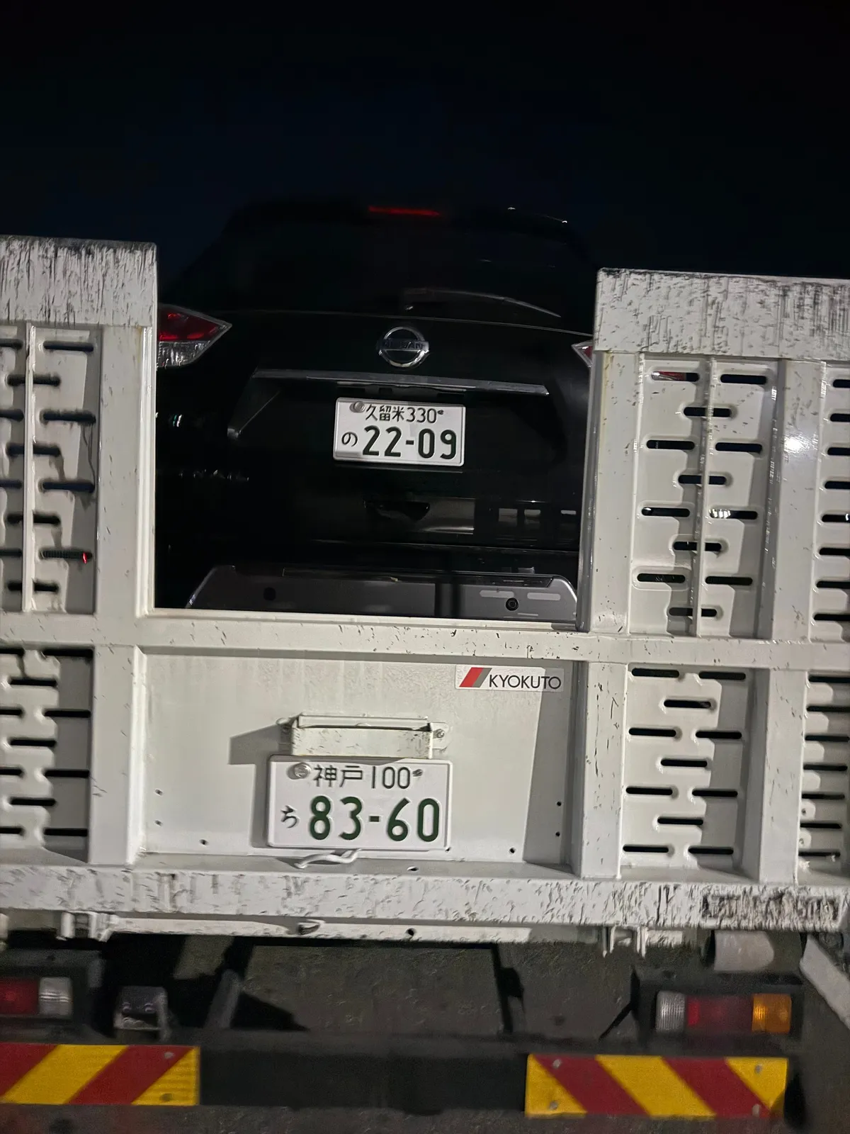 群馬県前橋市での日産 エクストレイルのレッカー搬送救援の様子