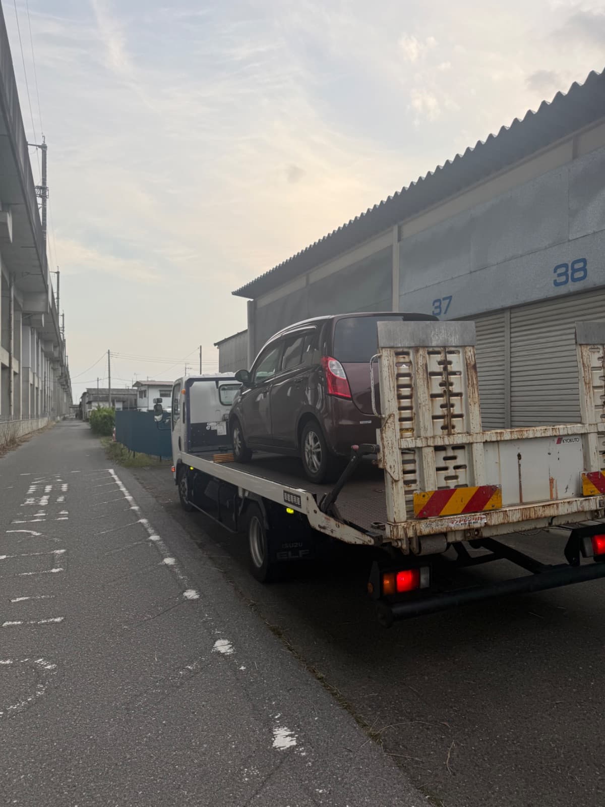 栃木県那須塩原市でのスズキ アルトのレッカー搬送救援の様子