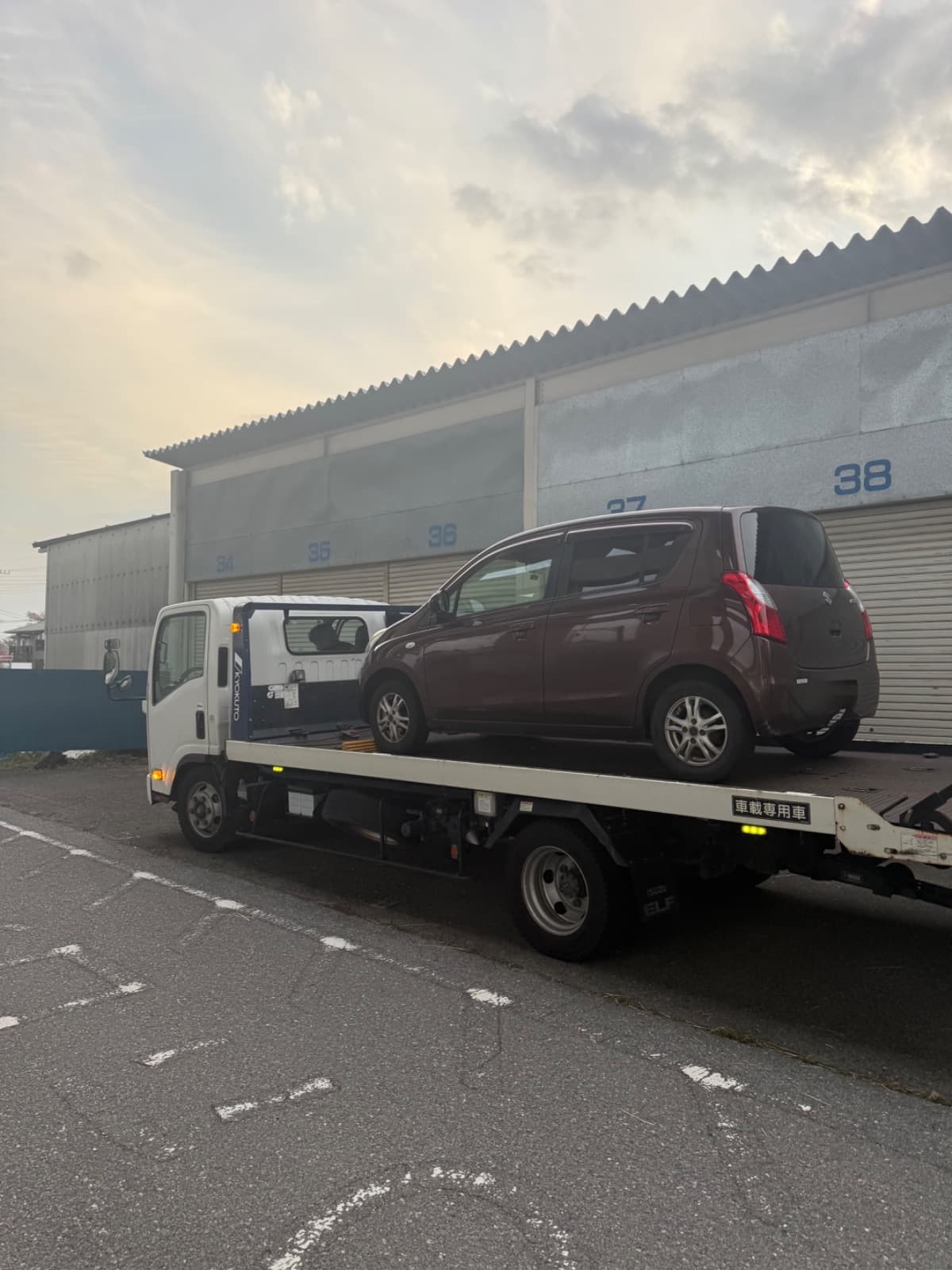 栃木県那須塩原市でのスズキ アルトのレッカー搬送救援の様子