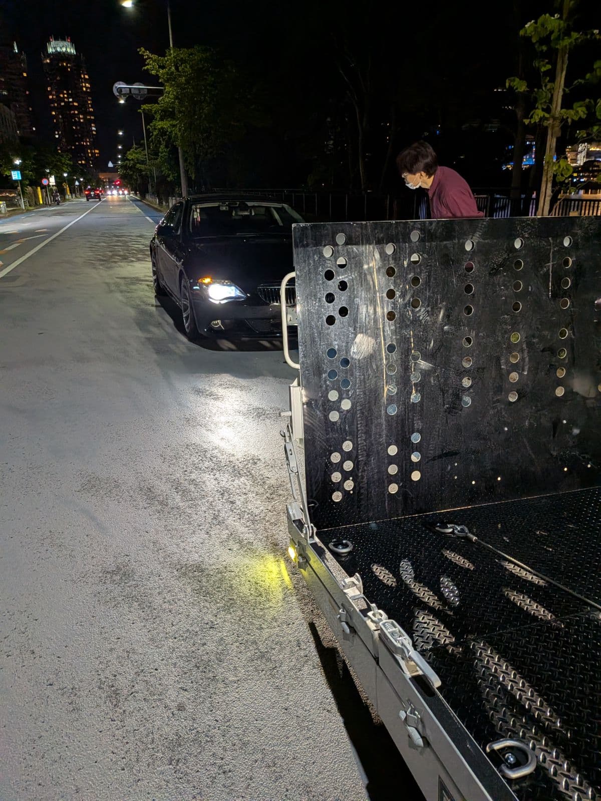 群馬県昭和村でのBMW 650iのレッカー搬送救援の様子