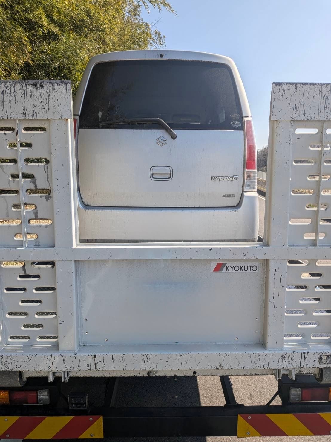 群馬県前橋市でのスズキ ワゴン Rのレッカー搬送救援の様子