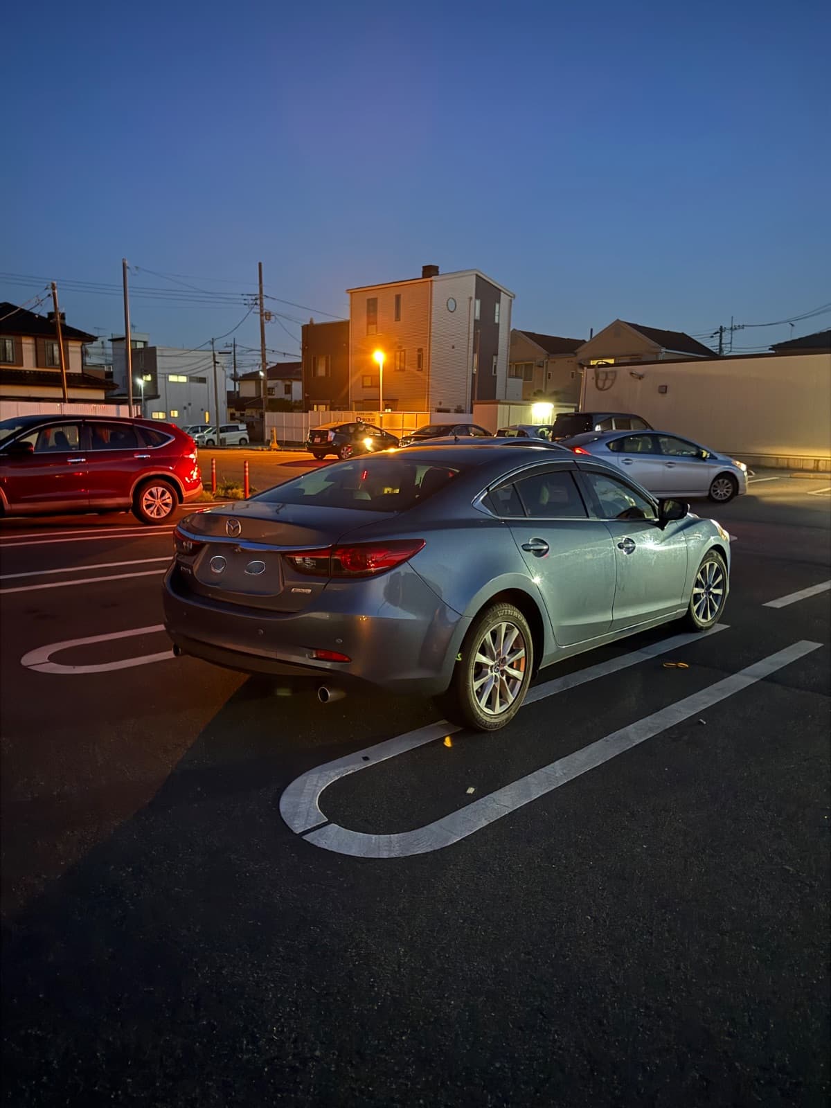 栃木県小山市でのマツダ アテンザのパンク・タイヤトラブル救援の様子