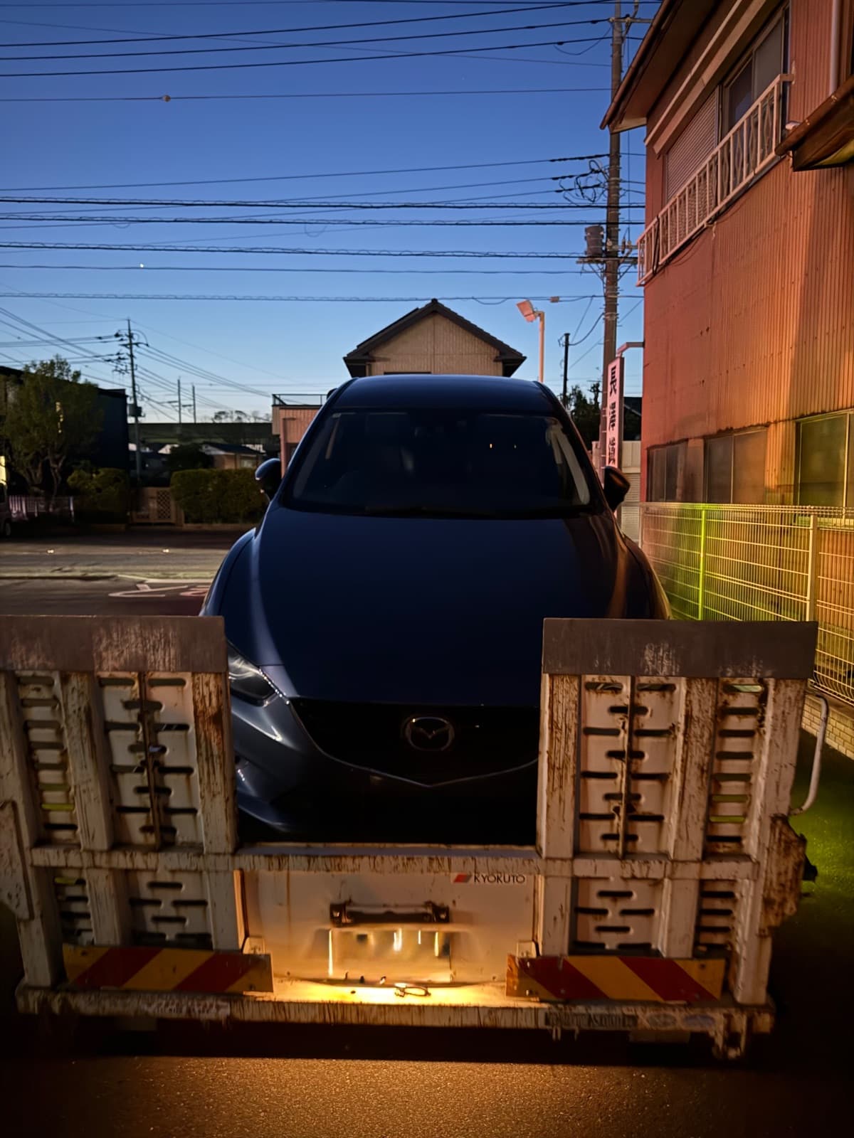 栃木県小山市でのマツダ アテンザのパンク・タイヤトラブル救援の様子