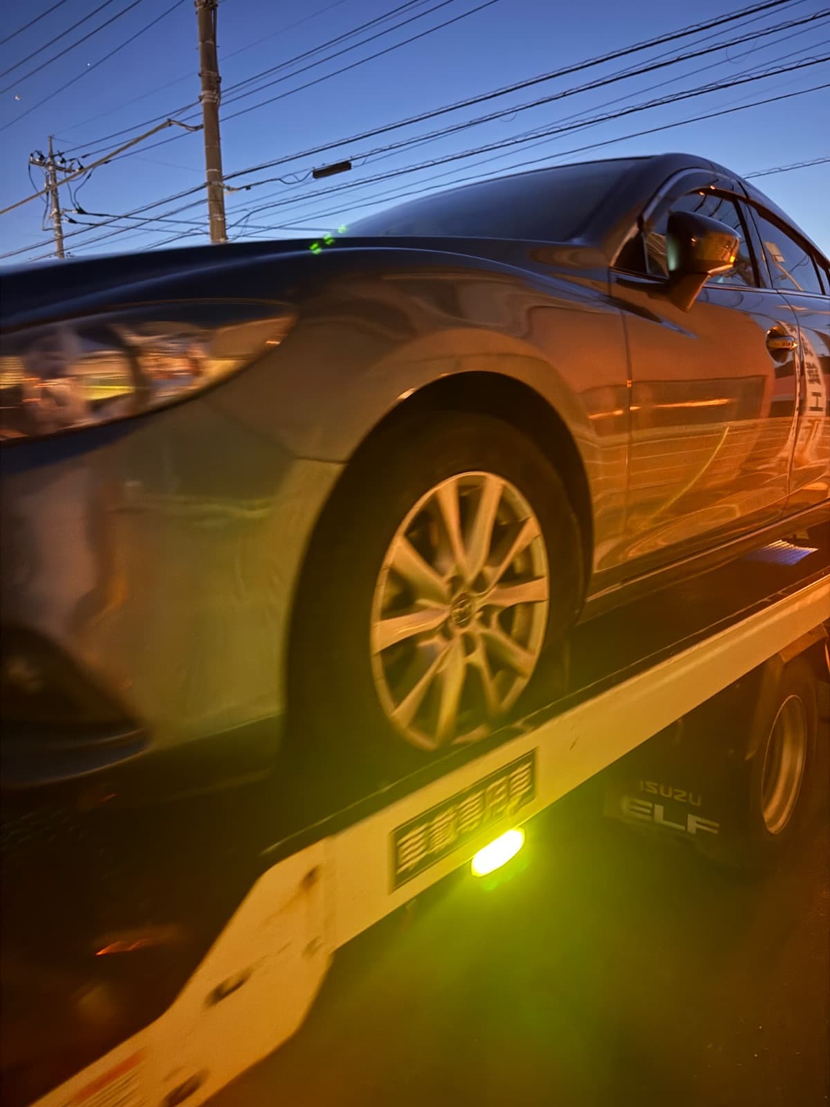 栃木県小山市でのマツダ アテンザのパンク・タイヤトラブル救援の様子