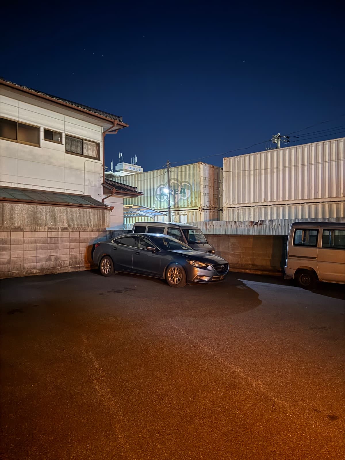 栃木県小山市でのマツダ アテンザのパンク・タイヤトラブル救援の様子