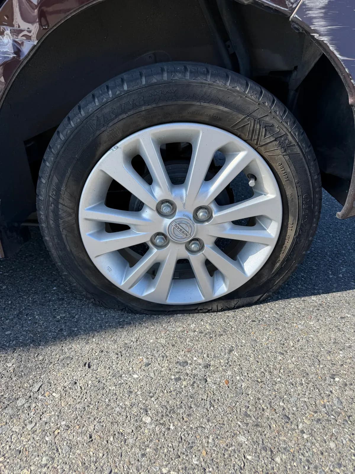 群馬県伊勢崎市での日産 デイズのパンク・タイヤトラブル救援の様子