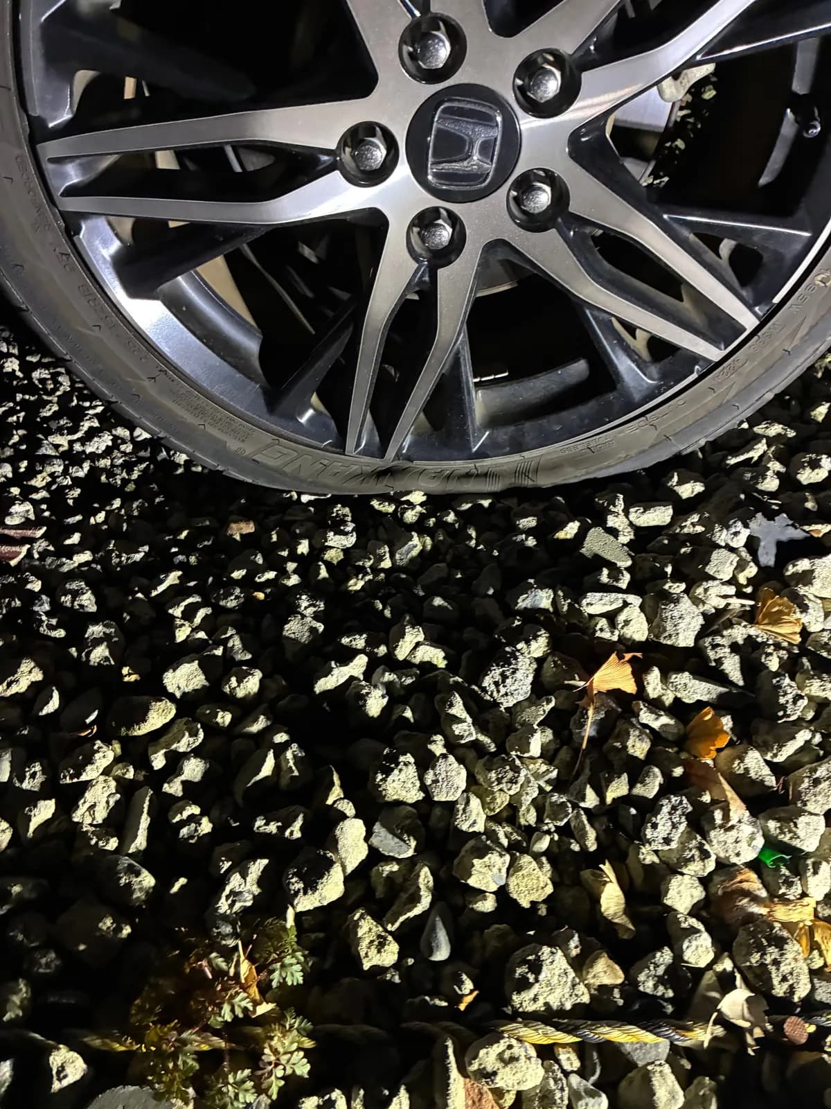 埼玉県志木市でのホンダ オデッセイのパンク・タイヤトラブル救援の様子