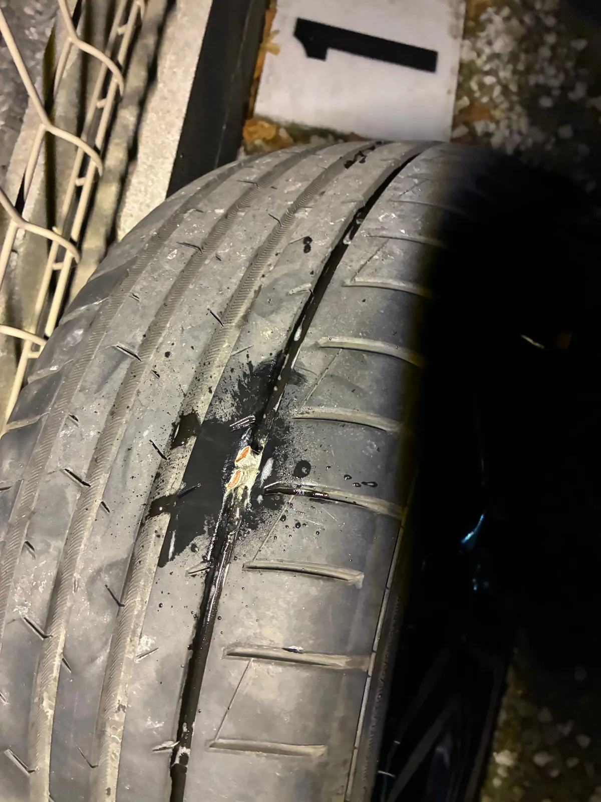 埼玉県志木市でのホンダ オデッセイのパンク・タイヤトラブル救援の様子