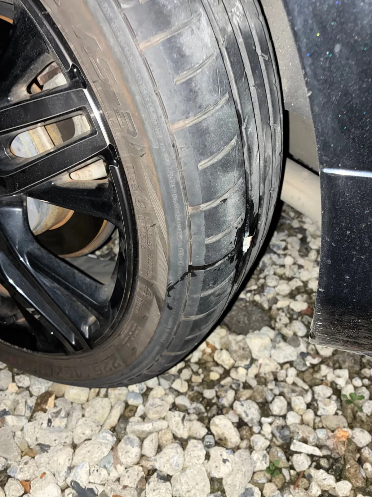 埼玉県志木市でのホンダ オデッセイのパンク・タイヤトラブル救援の様子