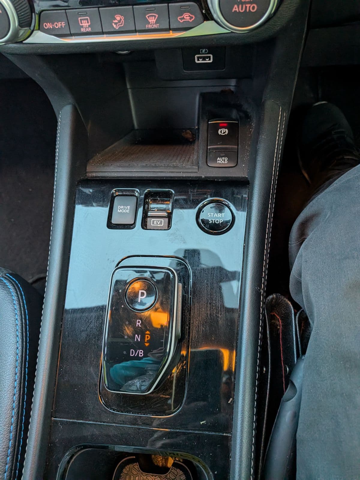 群馬県安中市での日産 キックスのレッカー搬送救援の様子