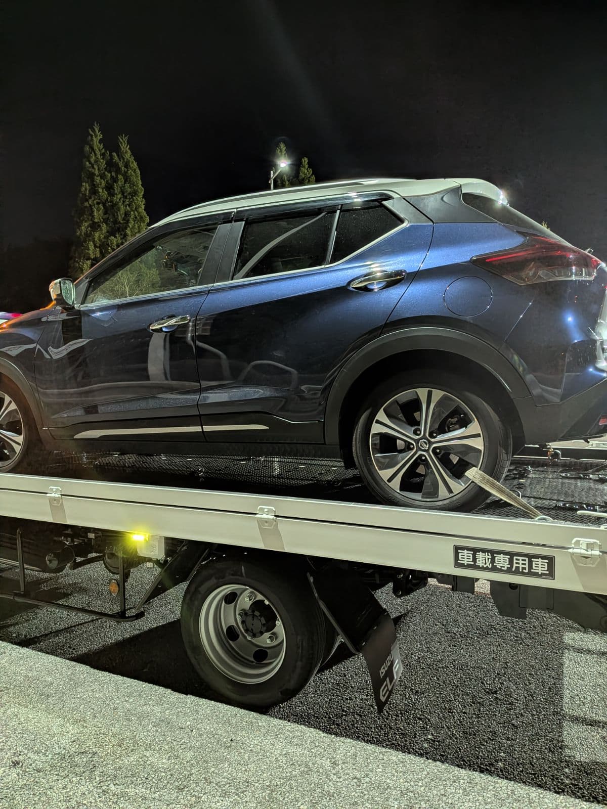 群馬県安中市での日産 キックスのレッカー搬送救援の様子