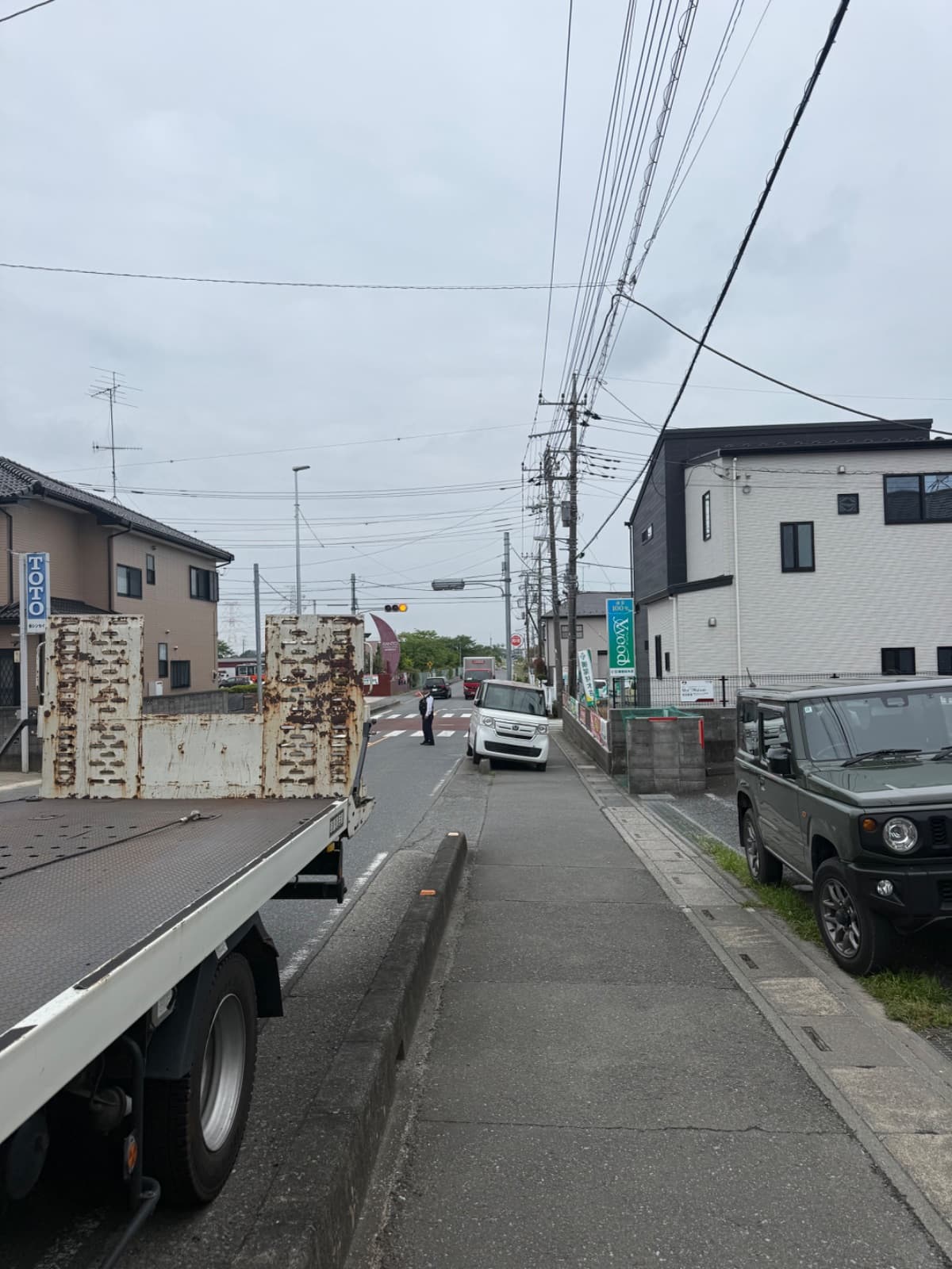埼玉県鴻巣市での日産 NBOXのパンク・タイヤトラブル救援の様子