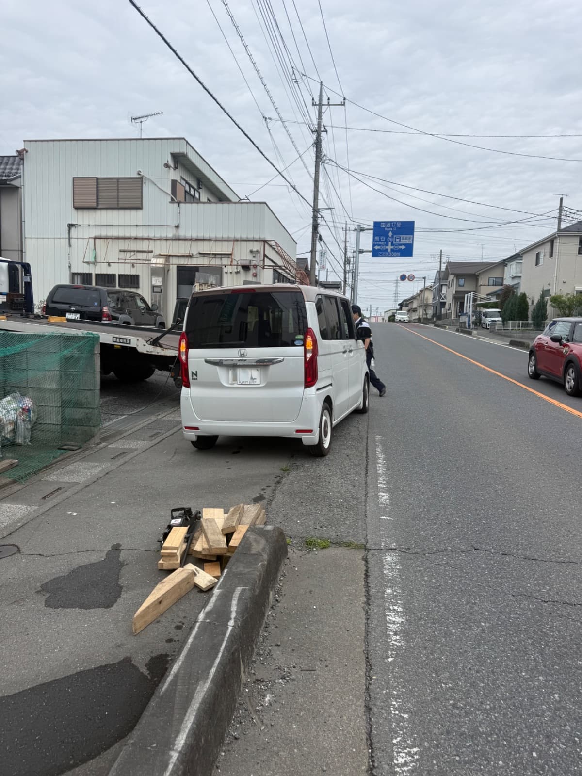 埼玉県鴻巣市での日産 NBOXのパンク・タイヤトラブル救援の様子