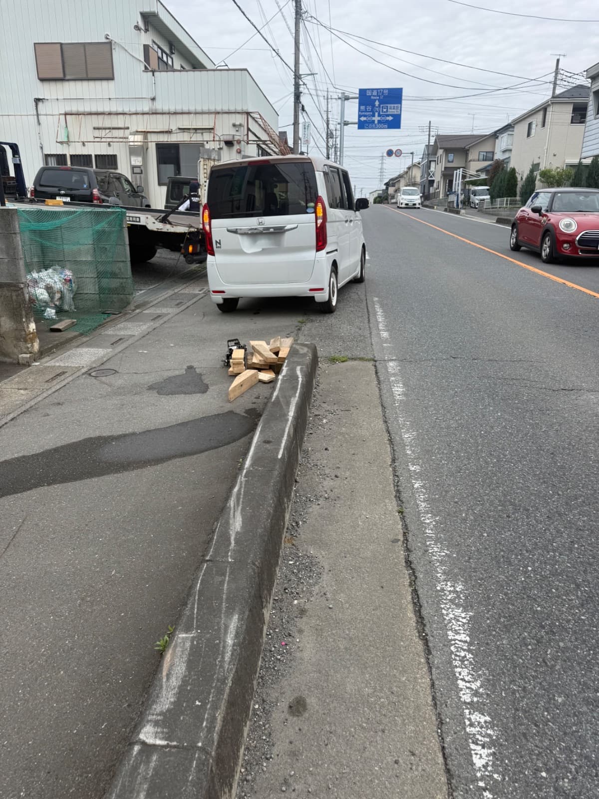 埼玉県鴻巣市での日産 NBOXのパンク・タイヤトラブル救援の様子