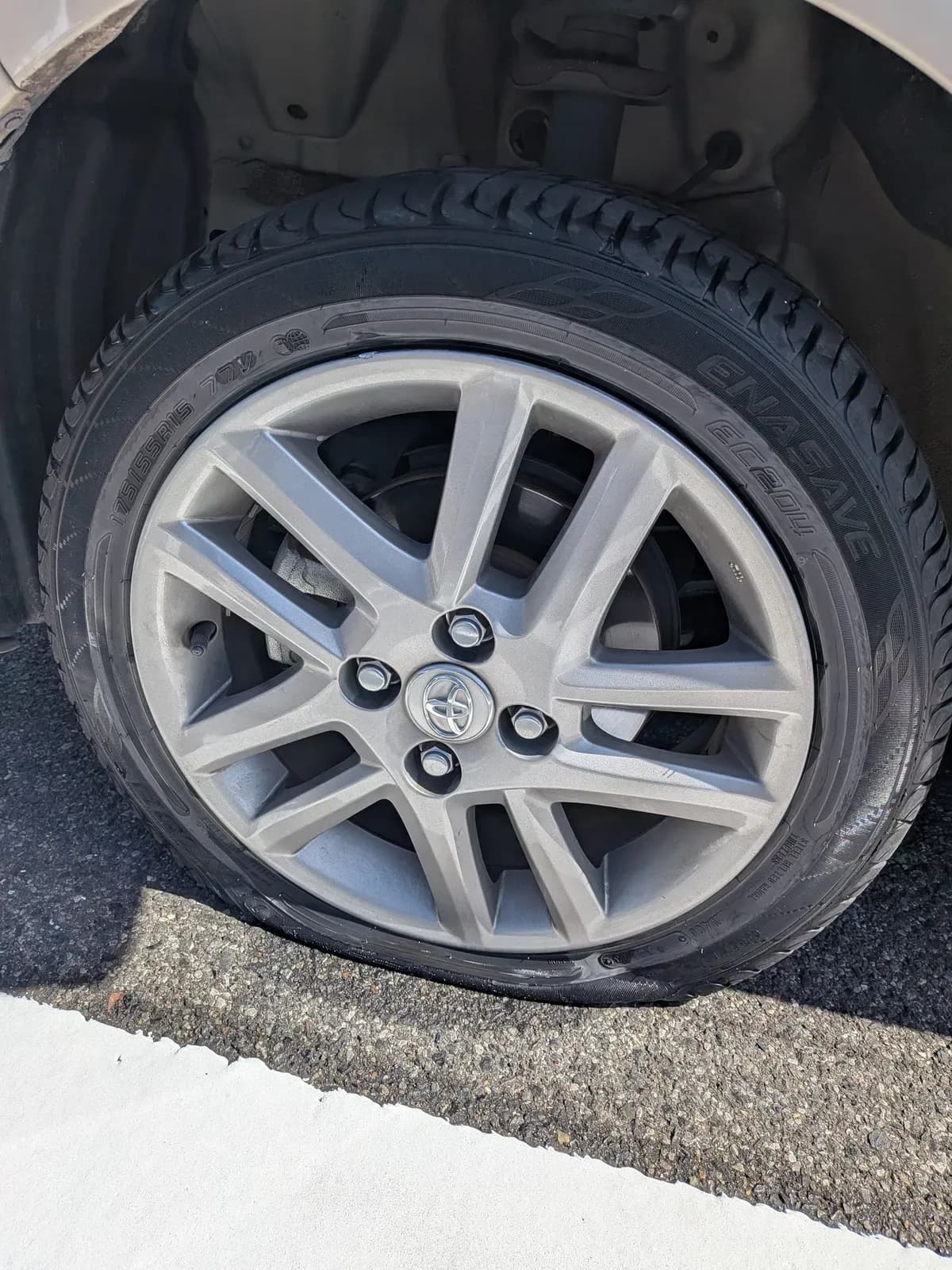 群馬県邑楽町でのトヨタ パッソ?のパンク・タイヤトラブル救援の様子