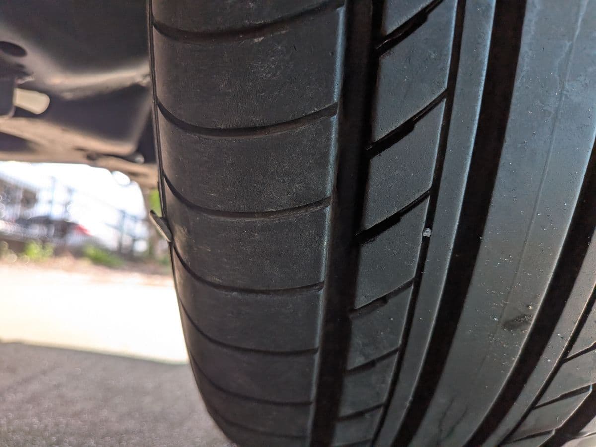 群馬県伊勢崎市での日産 キックスのパンク・タイヤトラブル救援の様子