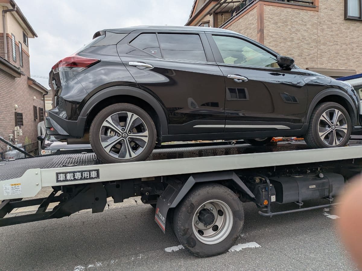 群馬県伊勢崎市での日産 キックスのパンク・タイヤトラブル救援の様子