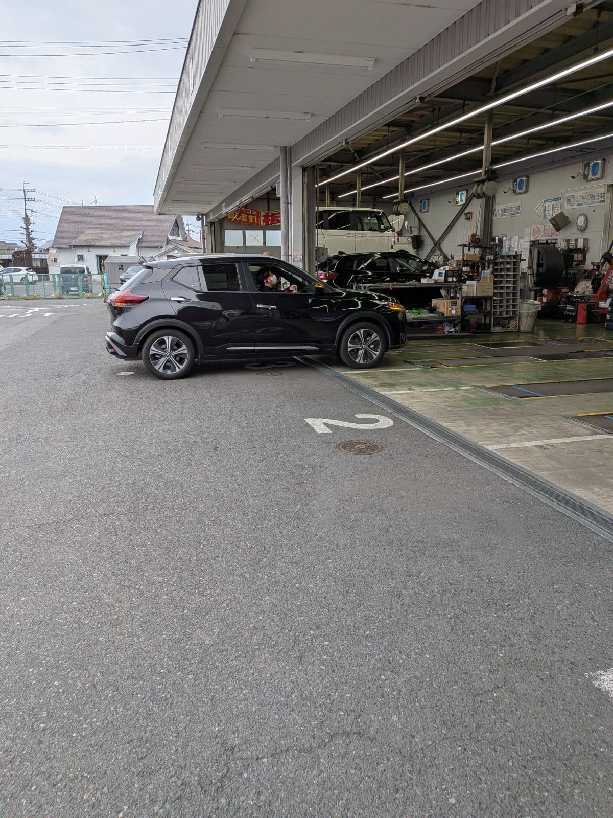 群馬県伊勢崎市での日産 キックスのパンク・タイヤトラブル救援の様子