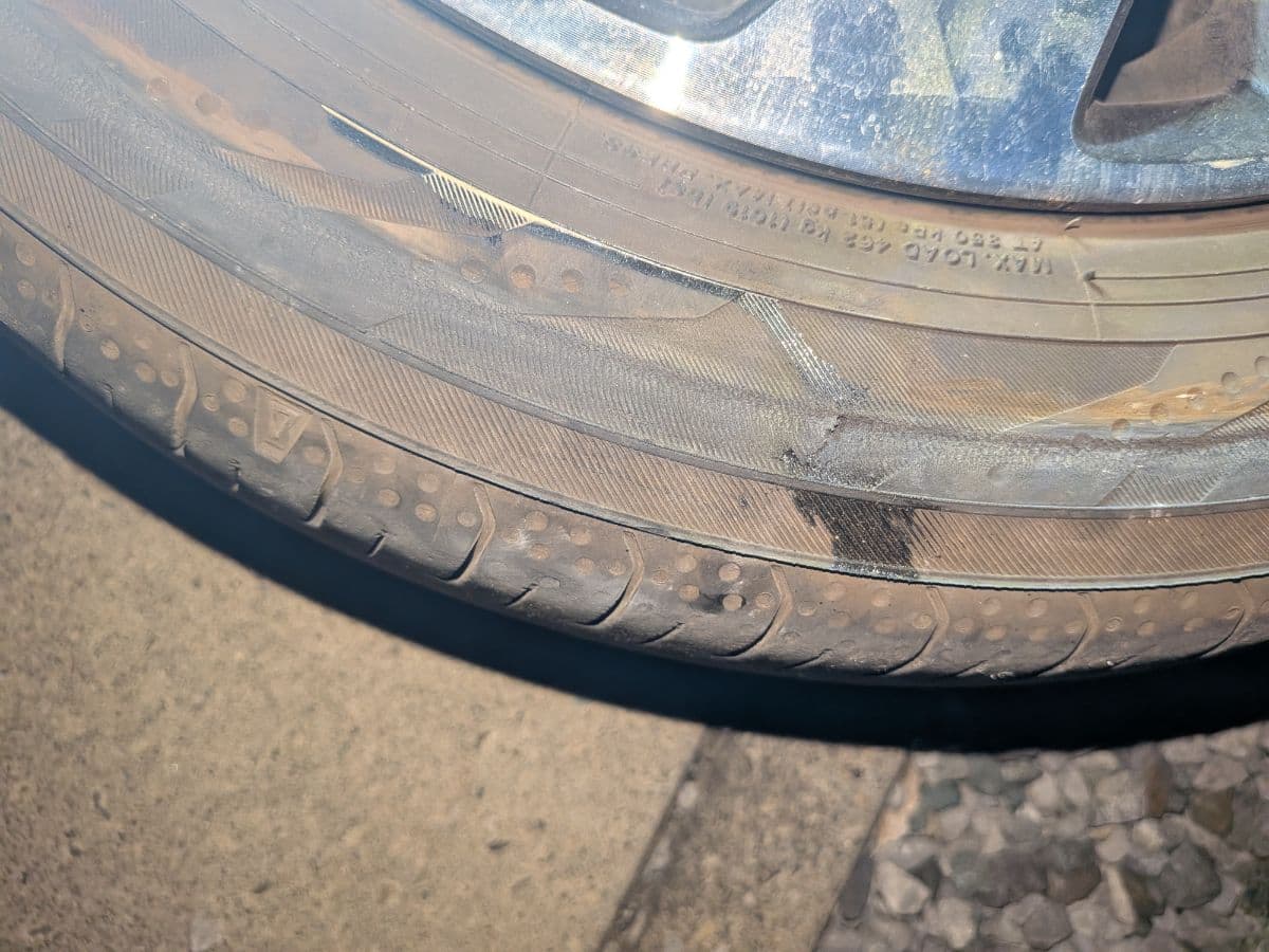 群馬県伊勢崎市でのスズキ ソリオのパンク・タイヤトラブル救援の様子