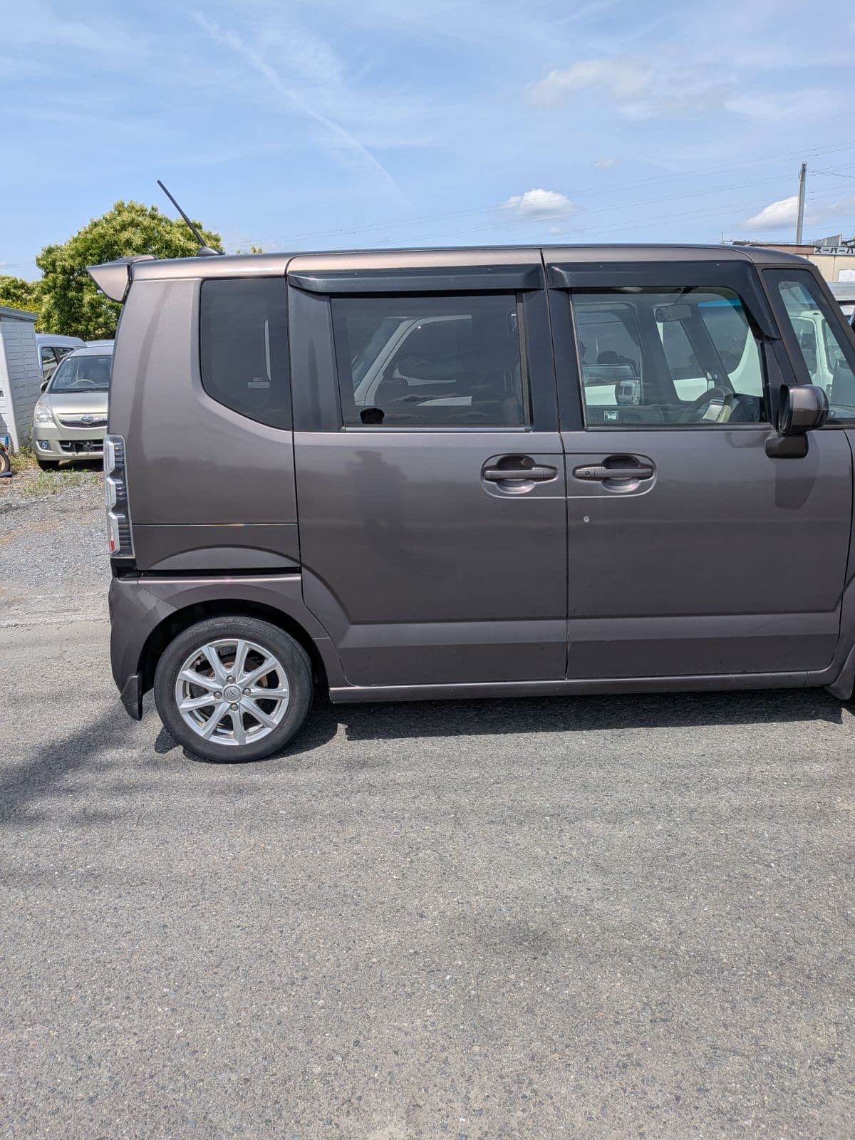 埼玉県川島町でのホンダ n-boxのバッテリー上がり救援の様子