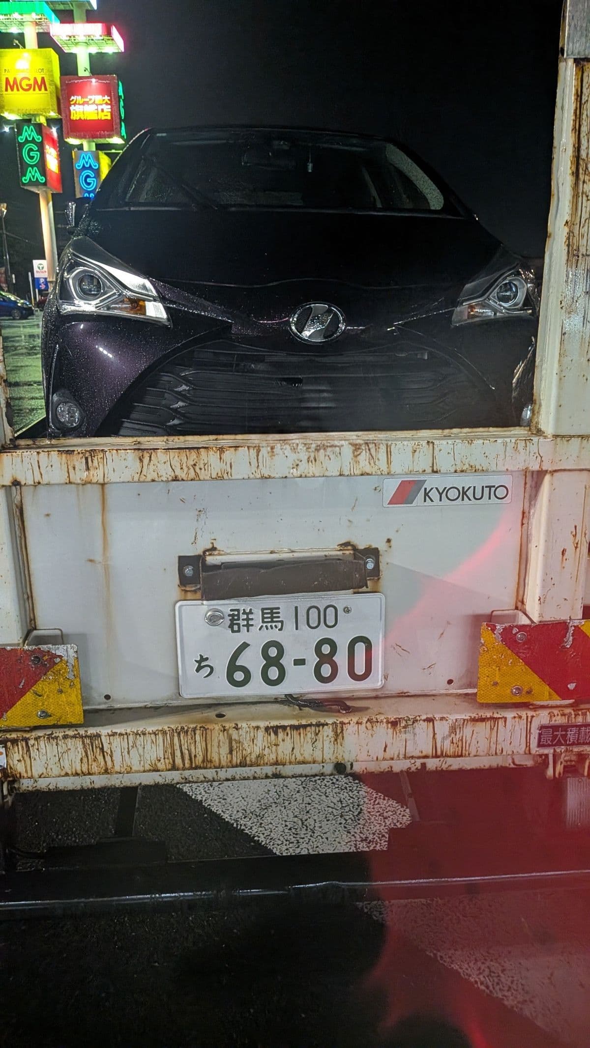 栃木県小山市でのトヨタ ヴィッツのパンク・タイヤトラブル救援の様子