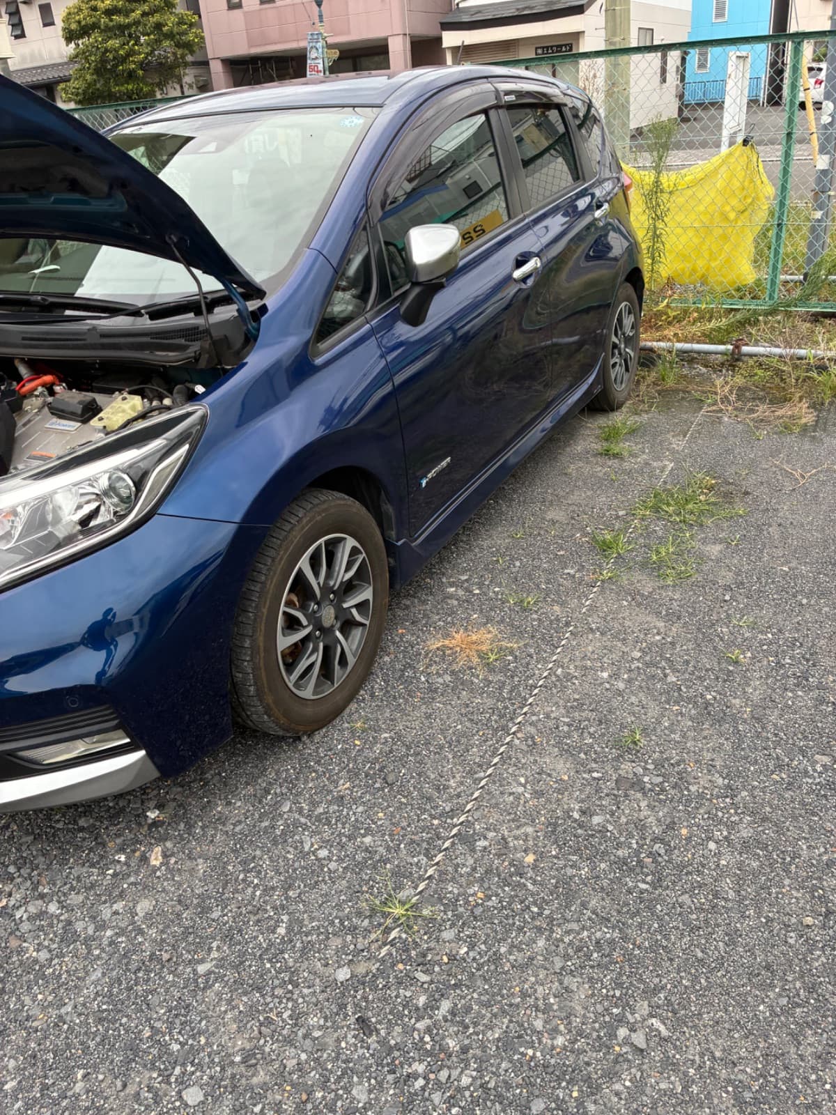 栃木県佐野市での日産 ノートのバッテリー上がり救援の様子