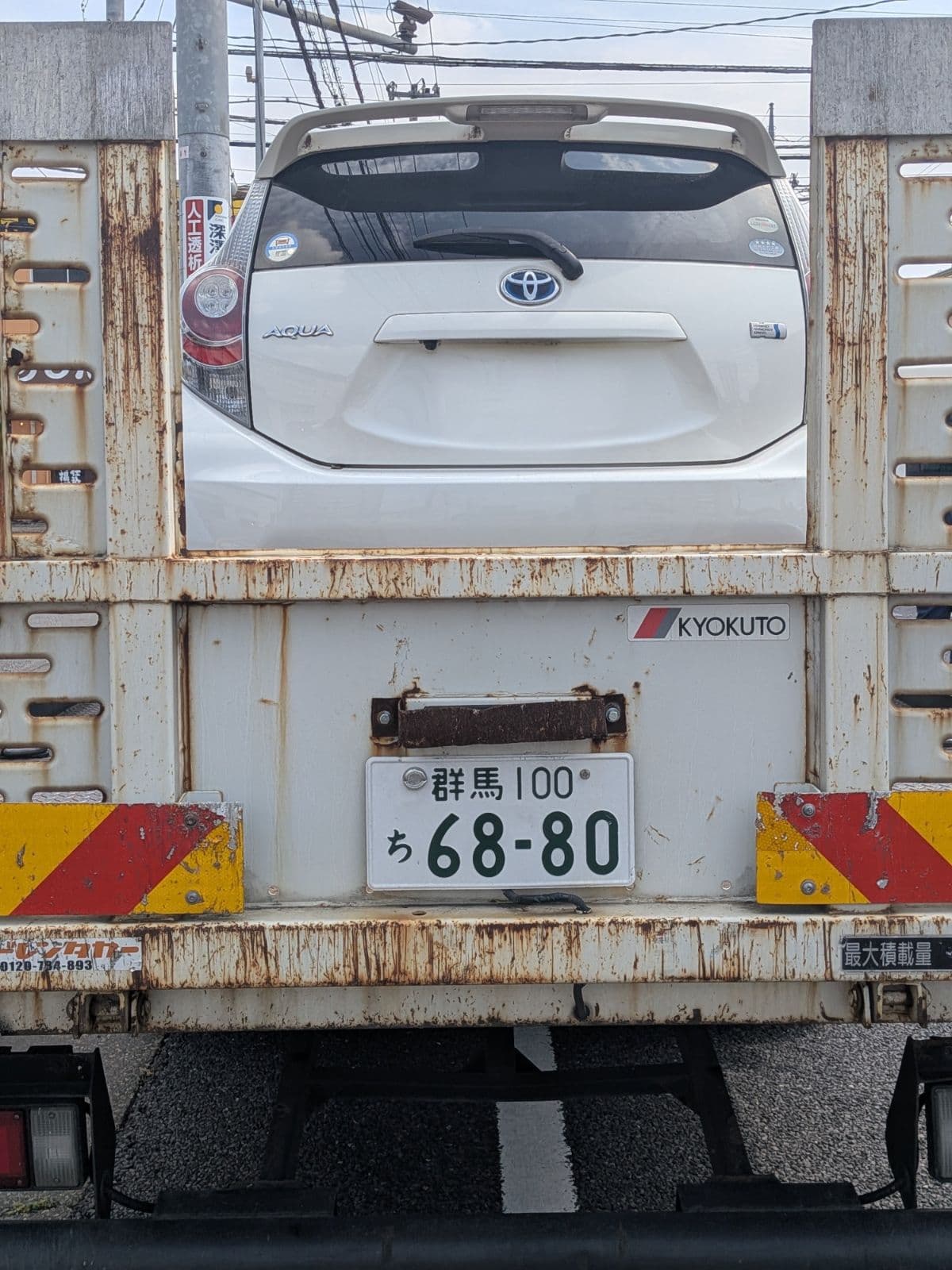 栃木県宇都宮市でのトヨタ アクアの車検切れ搬送救援の様子