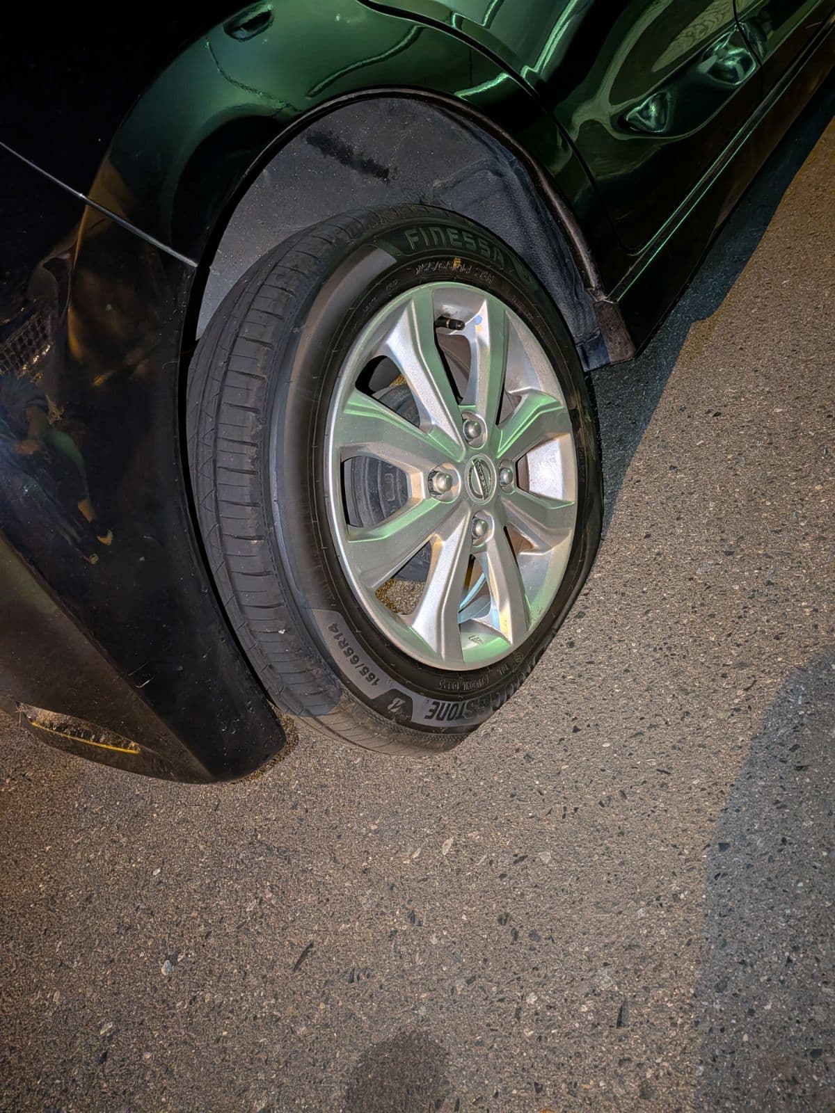 群馬県伊勢崎市での日産 デイズのパンク・タイヤトラブル救援の様子