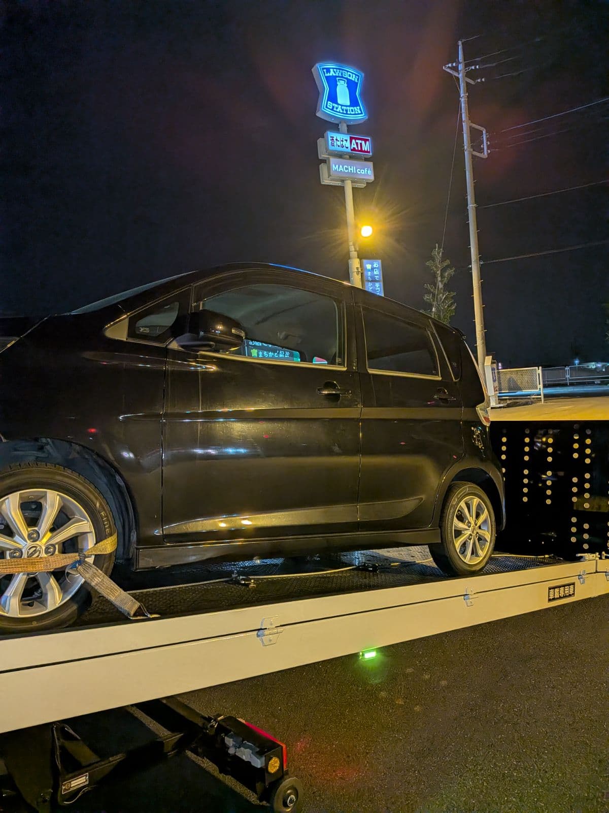 群馬県伊勢崎市での日産 デイズのパンク・タイヤトラブル救援の様子