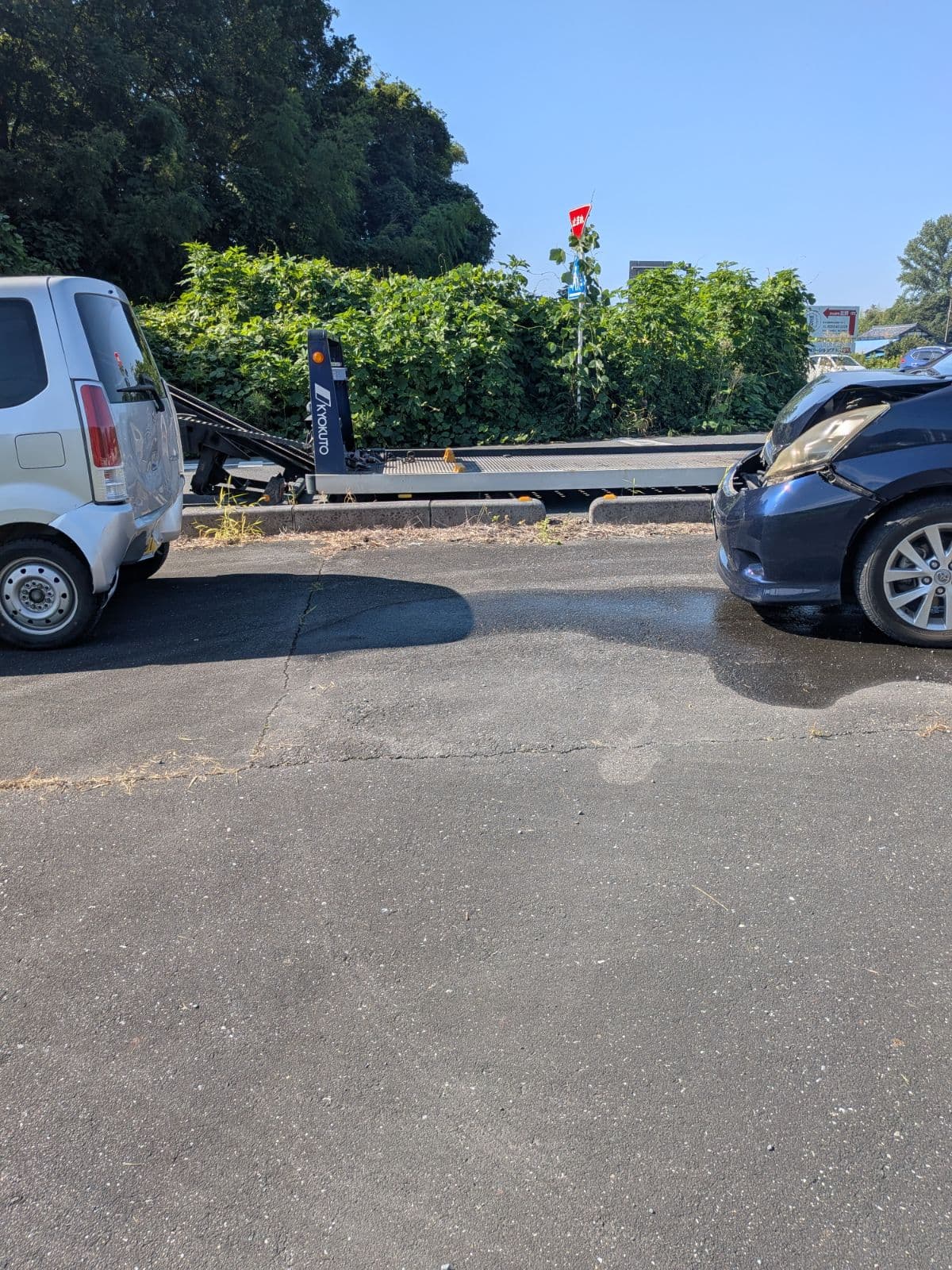 栃木県栃木市でのトヨタ アイシスのレッカー搬送救援の様子