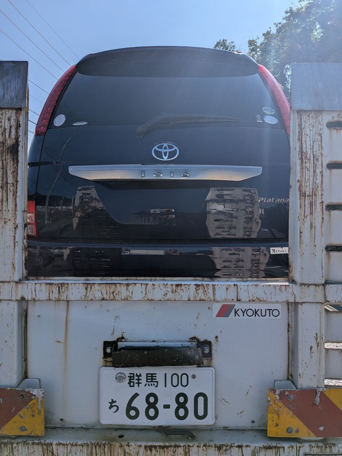 栃木県栃木市でのトヨタ アイシスのレッカー搬送救援の様子