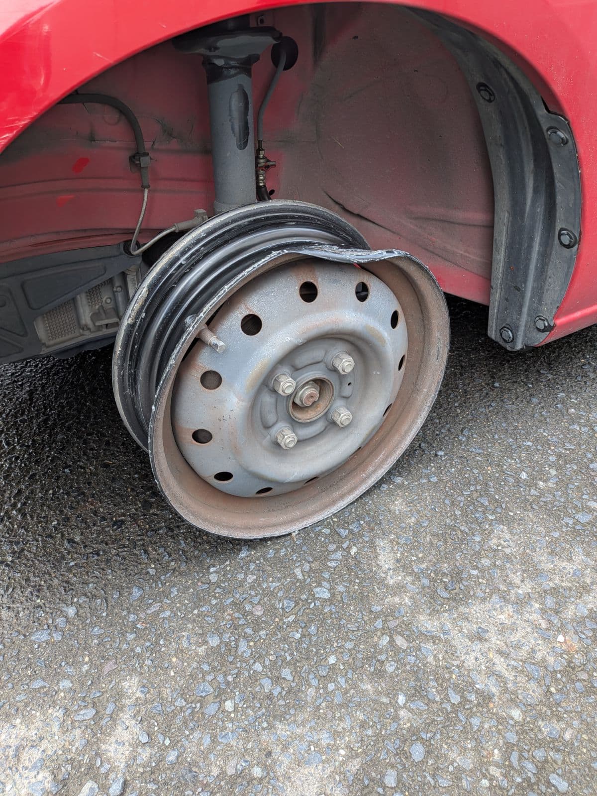 群馬県桐生市でのスズキ アルトのパンク・タイヤトラブル救援の様子