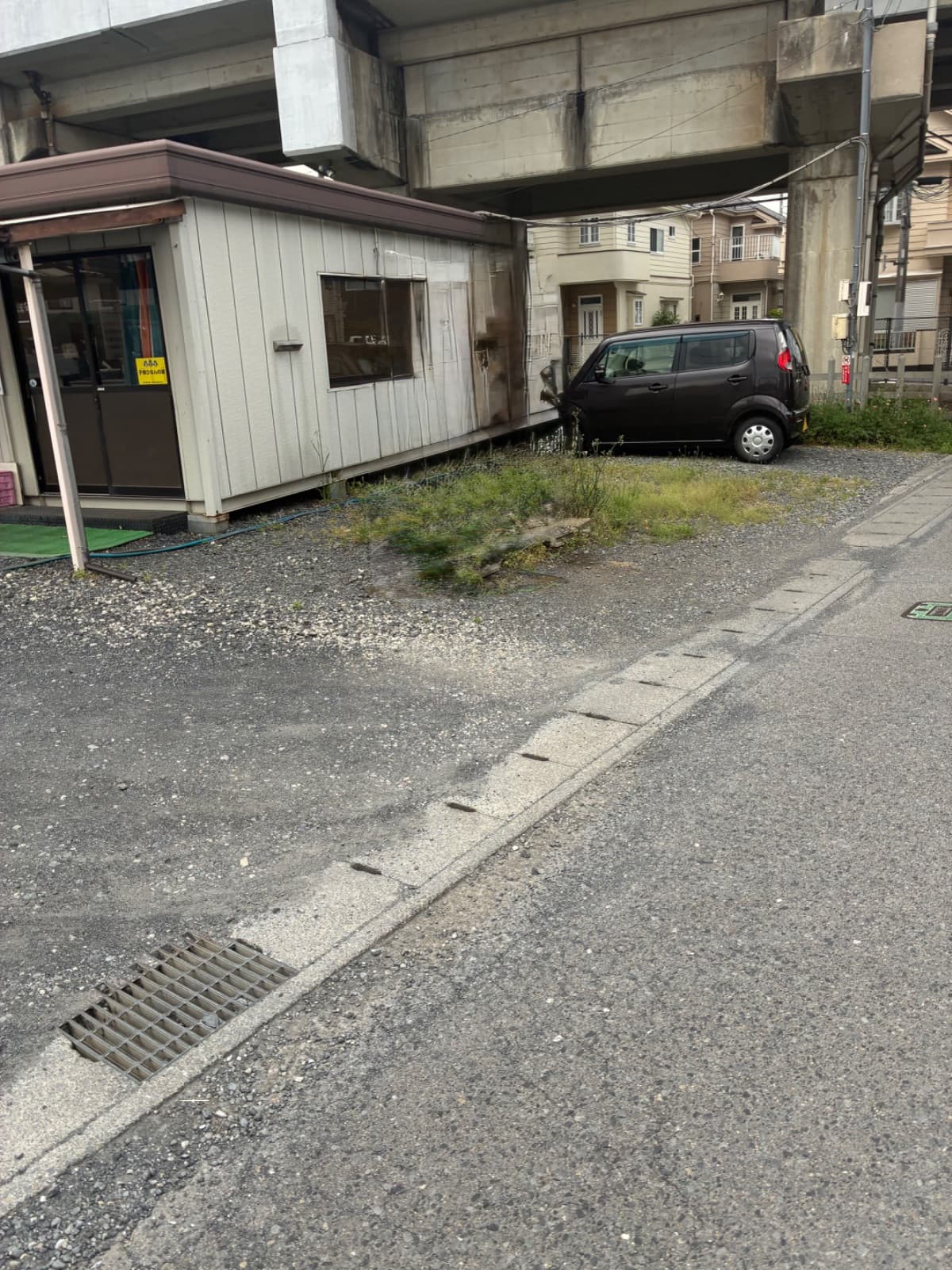 栃木県小山市での日産 モコのパンク・タイヤトラブル救援の様子