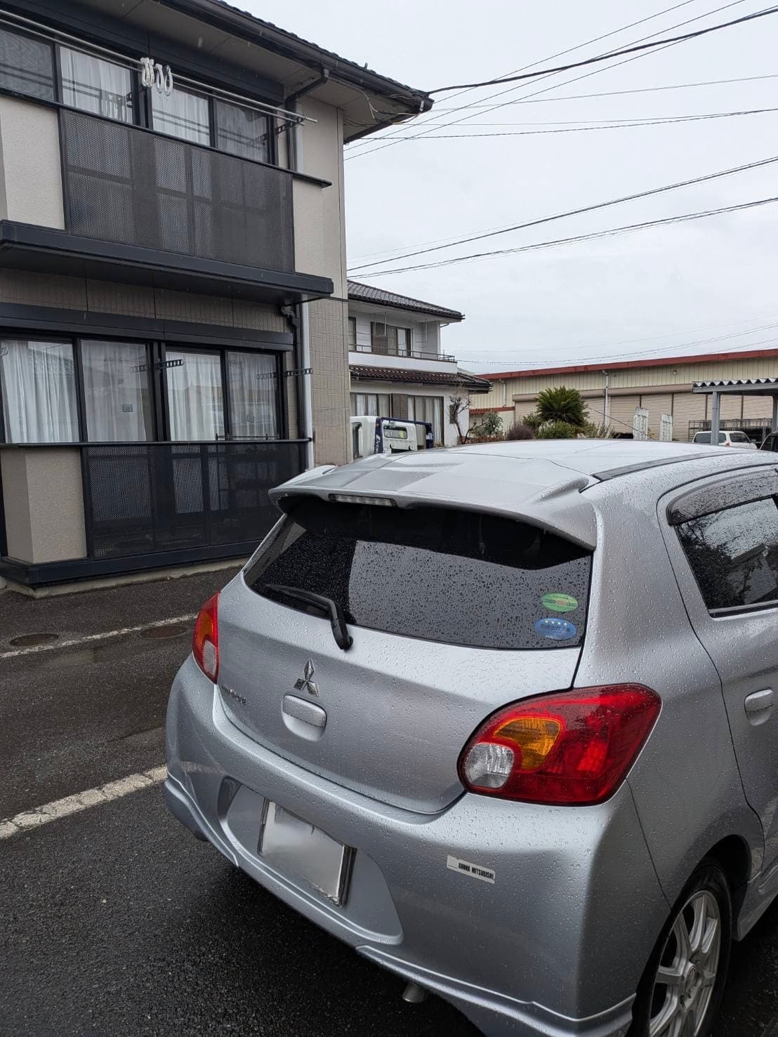 群馬県高崎市での三菱 ミラージュのパンク・タイヤトラブル救援の様子