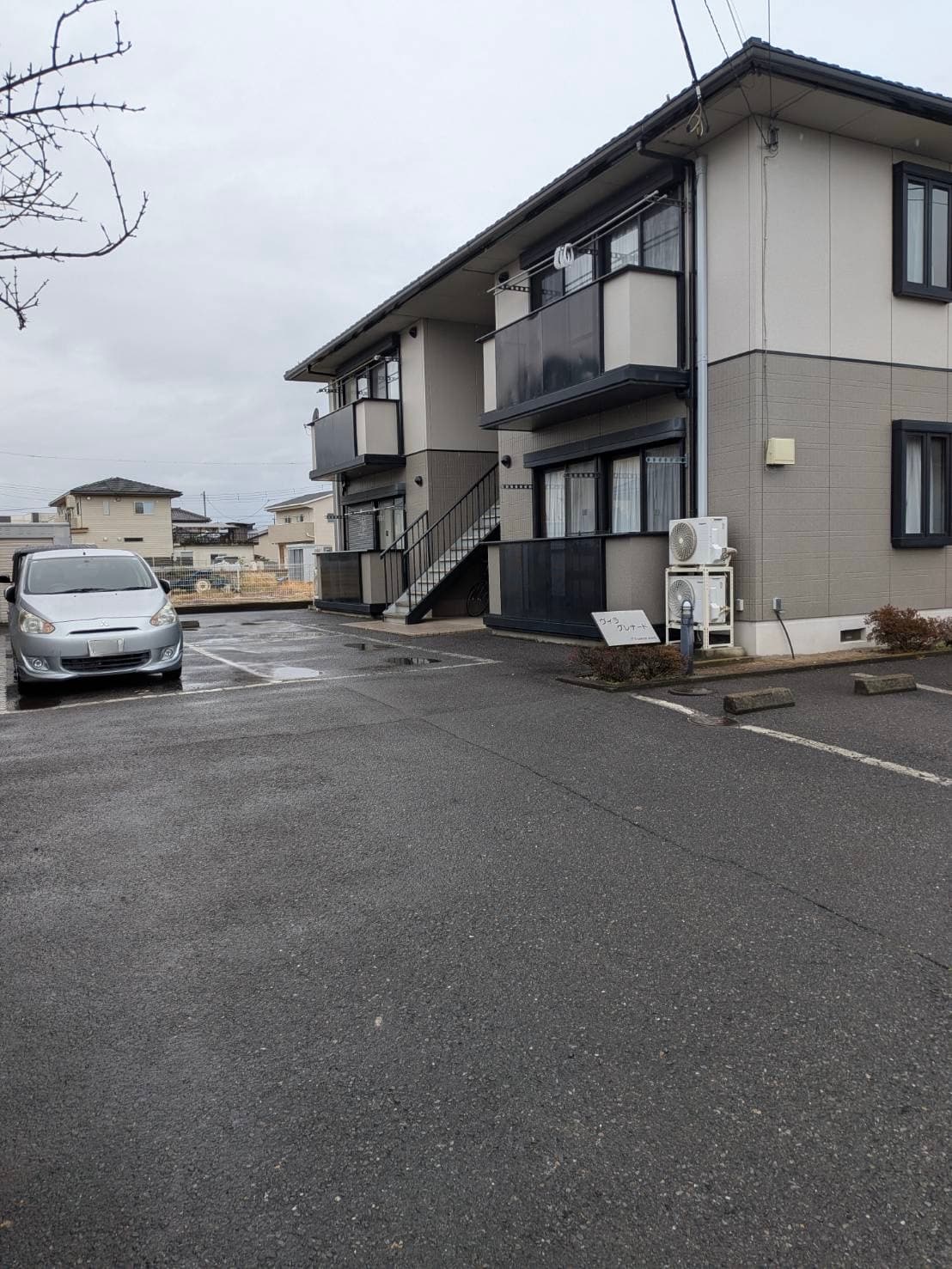 群馬県高崎市での三菱 ミラージュのパンク・タイヤトラブル救援の様子