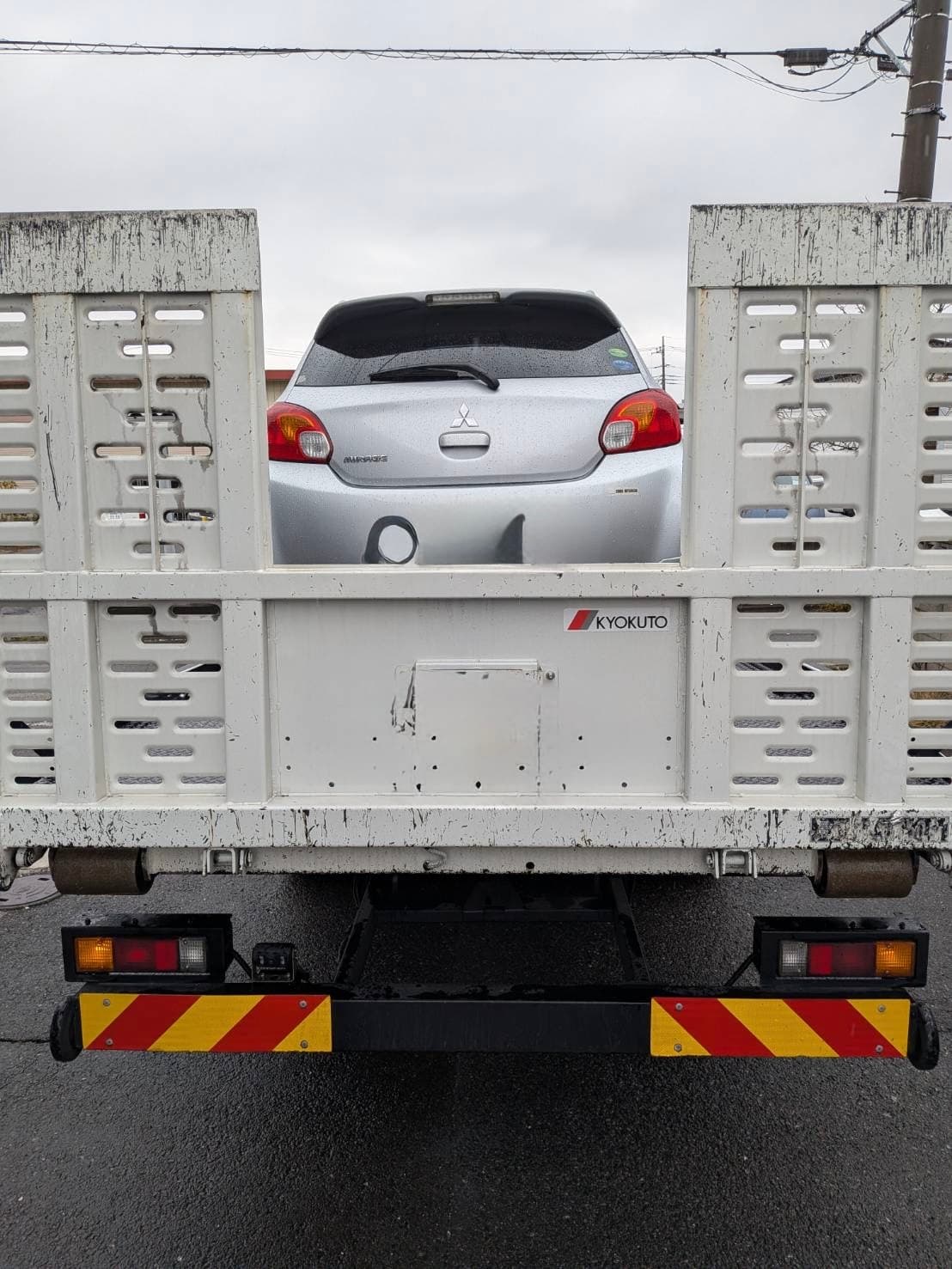 群馬県高崎市での三菱 ミラージュのパンク・タイヤトラブル救援の様子