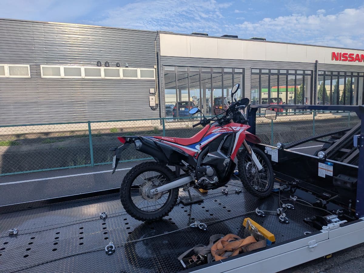 群馬県太田市でのホンダ 250ccの2輪のエンジントラブル救援の様子