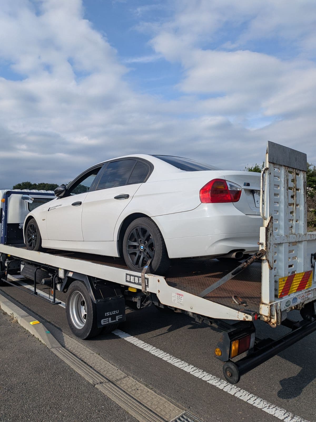 群馬県前橋市でのBMW 3シリーズの廃車手続き預かり救援の様子