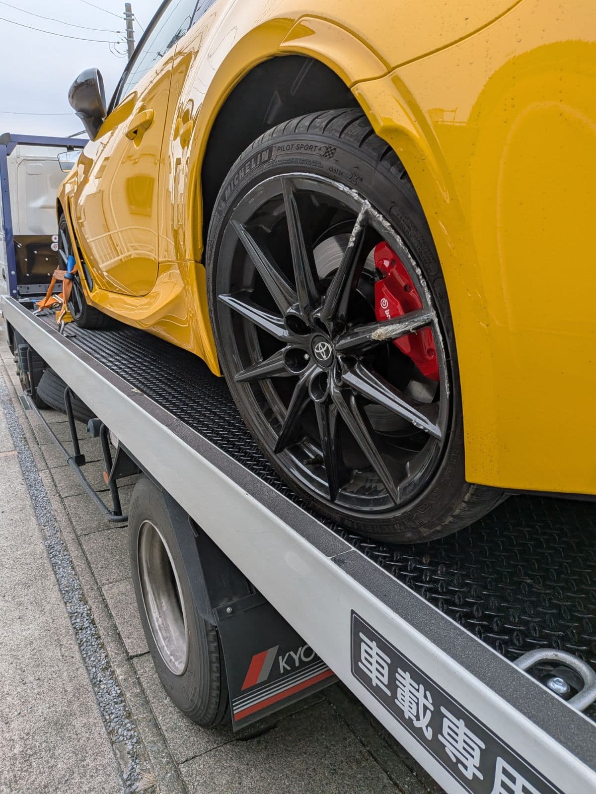 群馬県前橋市でのトヨタ GR 86のレッカー搬送救援の様子