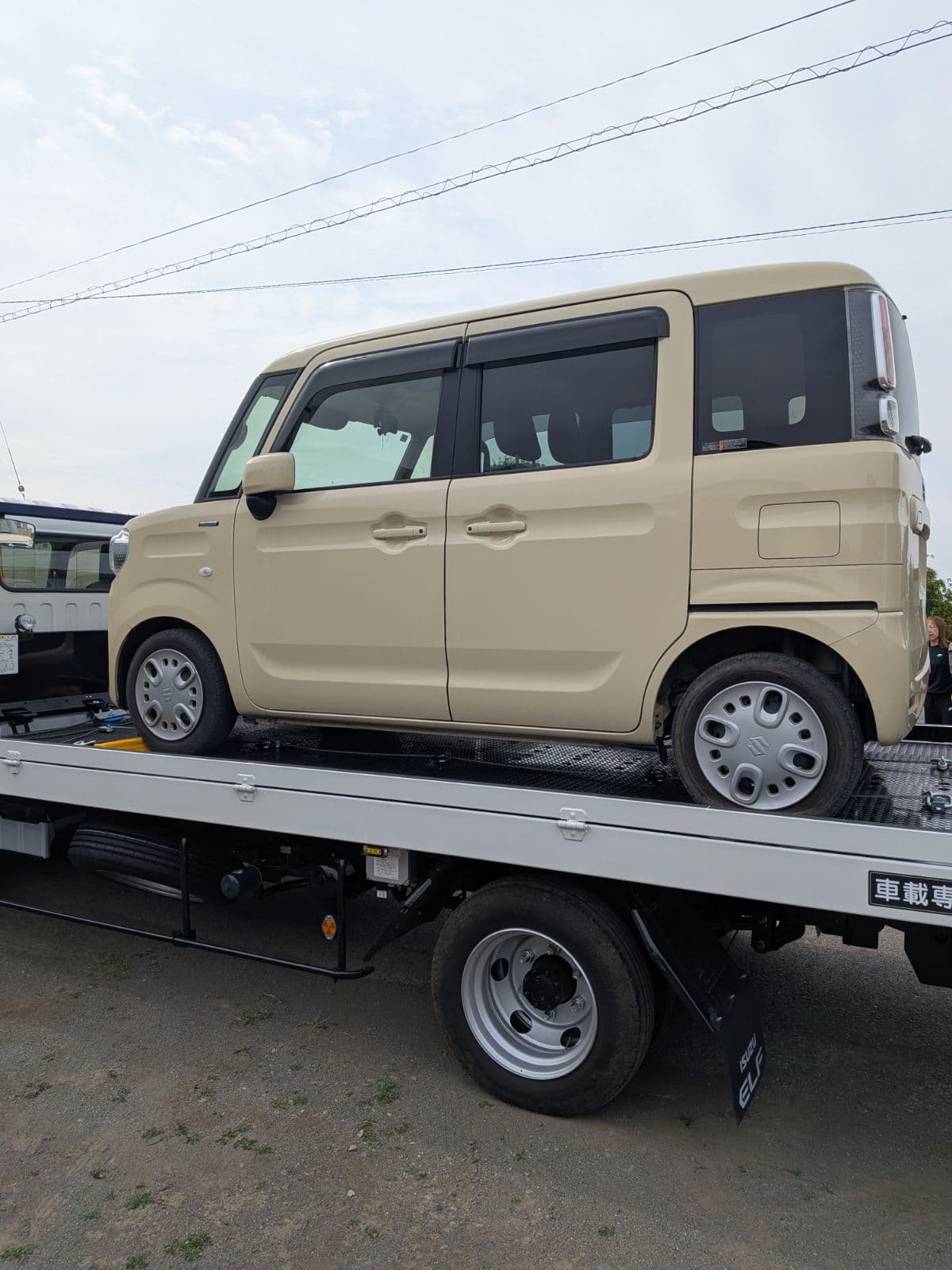 群馬県伊勢崎市でのスズキ スペーシアのパンク・タイヤトラブル救援の様子