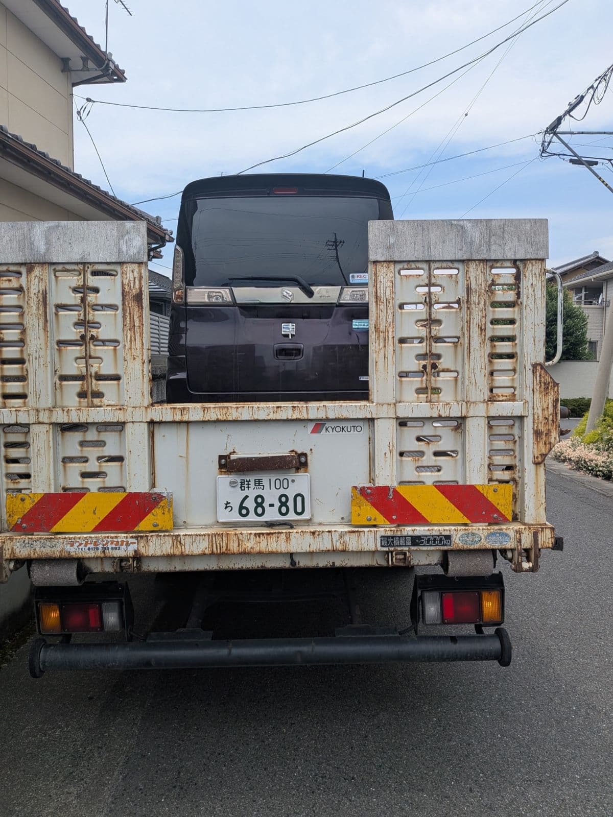 群馬県伊勢崎市でのスズキ スペーシアのレッカー搬送救援の様子