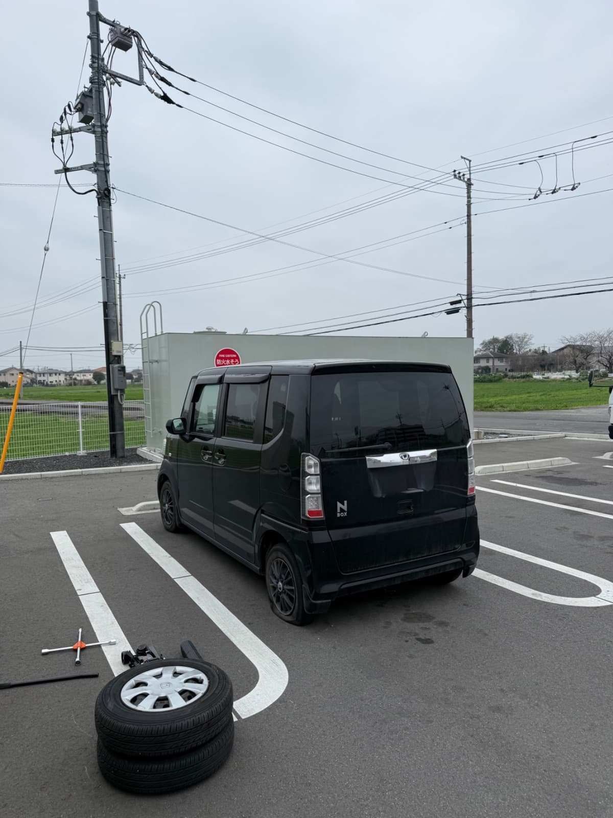 群馬県玉村町でのホンダ NBOXのパンク・タイヤトラブル救援の様子