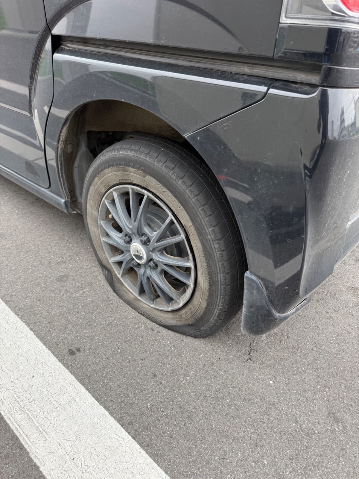 群馬県玉村町でのホンダ NBOXのパンク・タイヤトラブル救援の様子