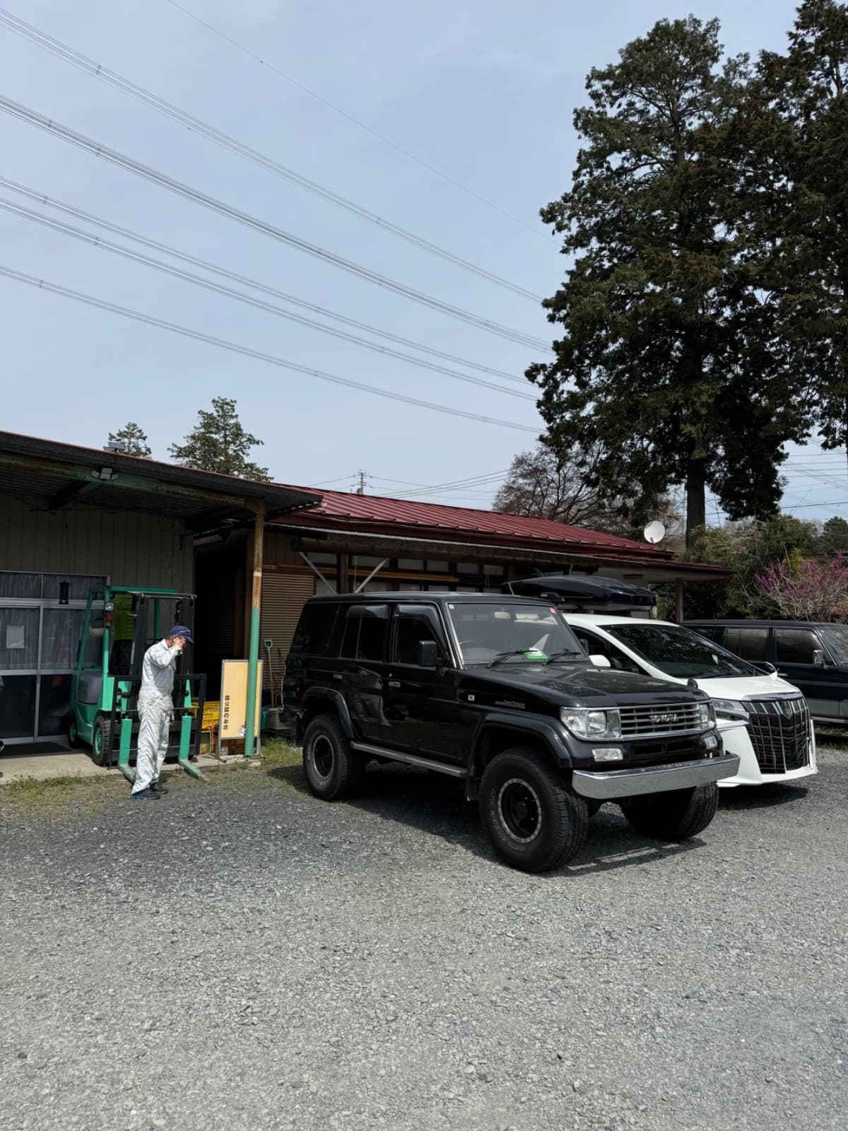 栃木県宇都宮市でのトヨタ ランドクルーザーのレッカー搬送救援の様子